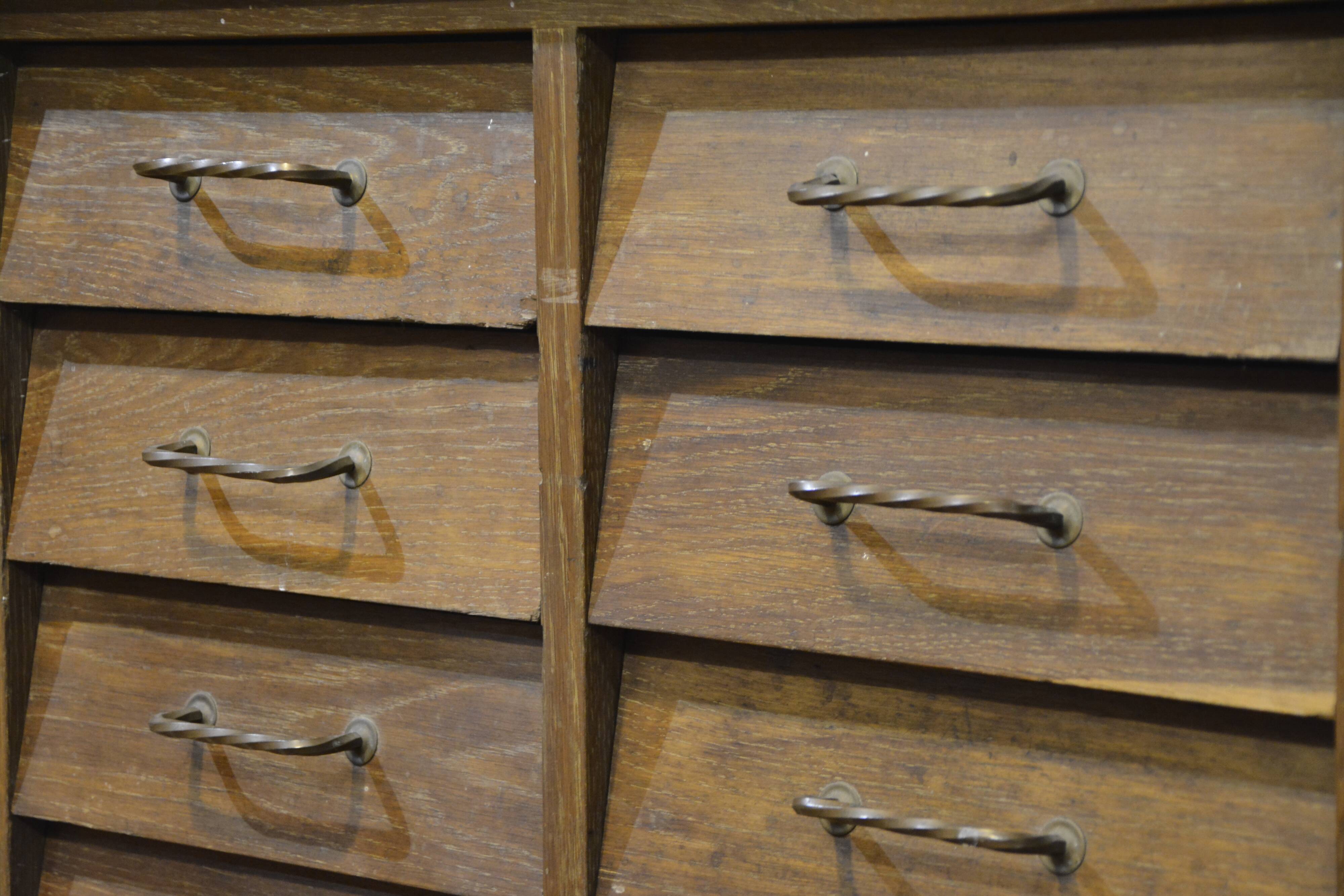 Meuble de métier à tiroirs