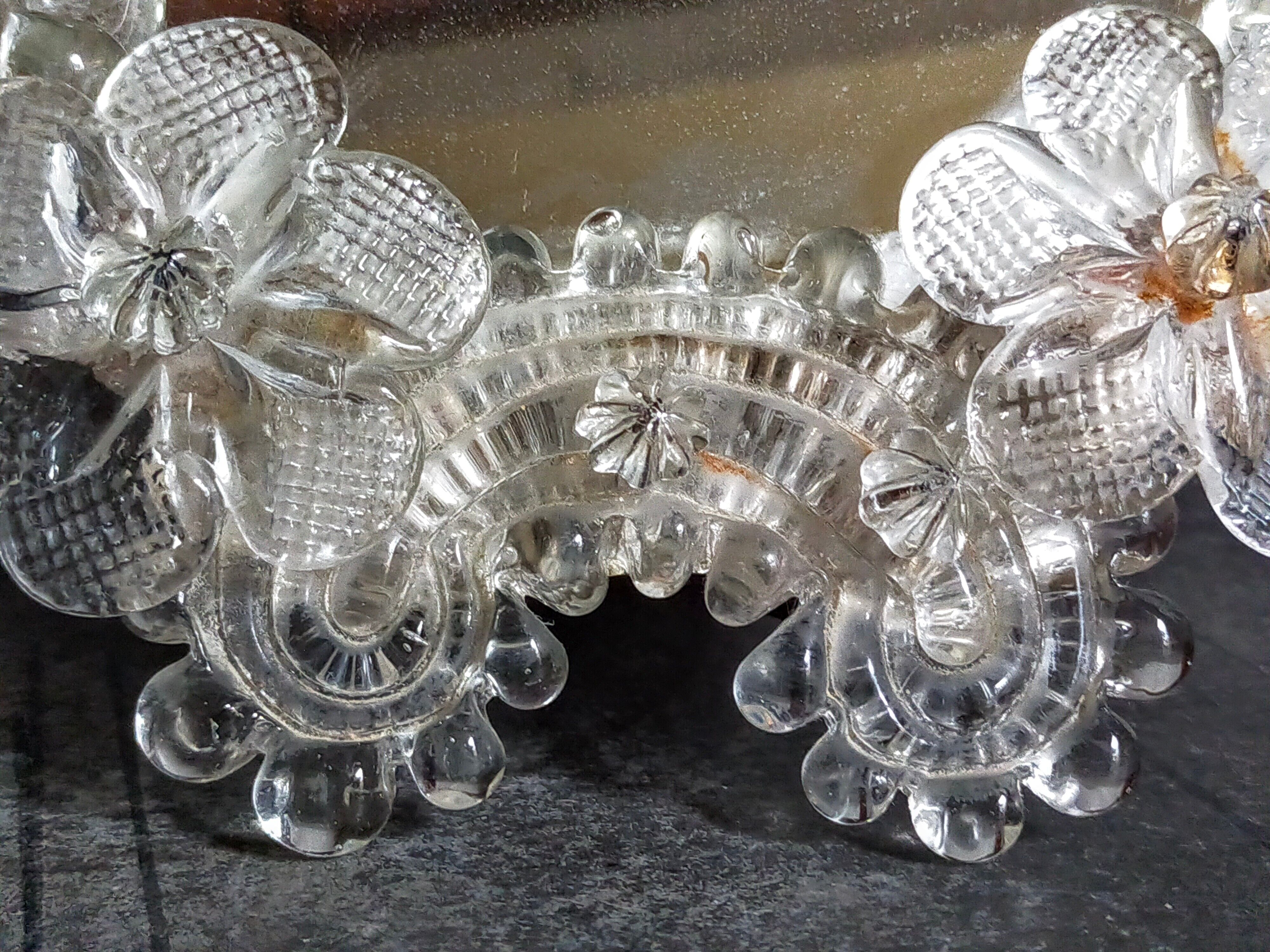 Venetian mirror 22cm X 24 cm Murano glass to pose 50s