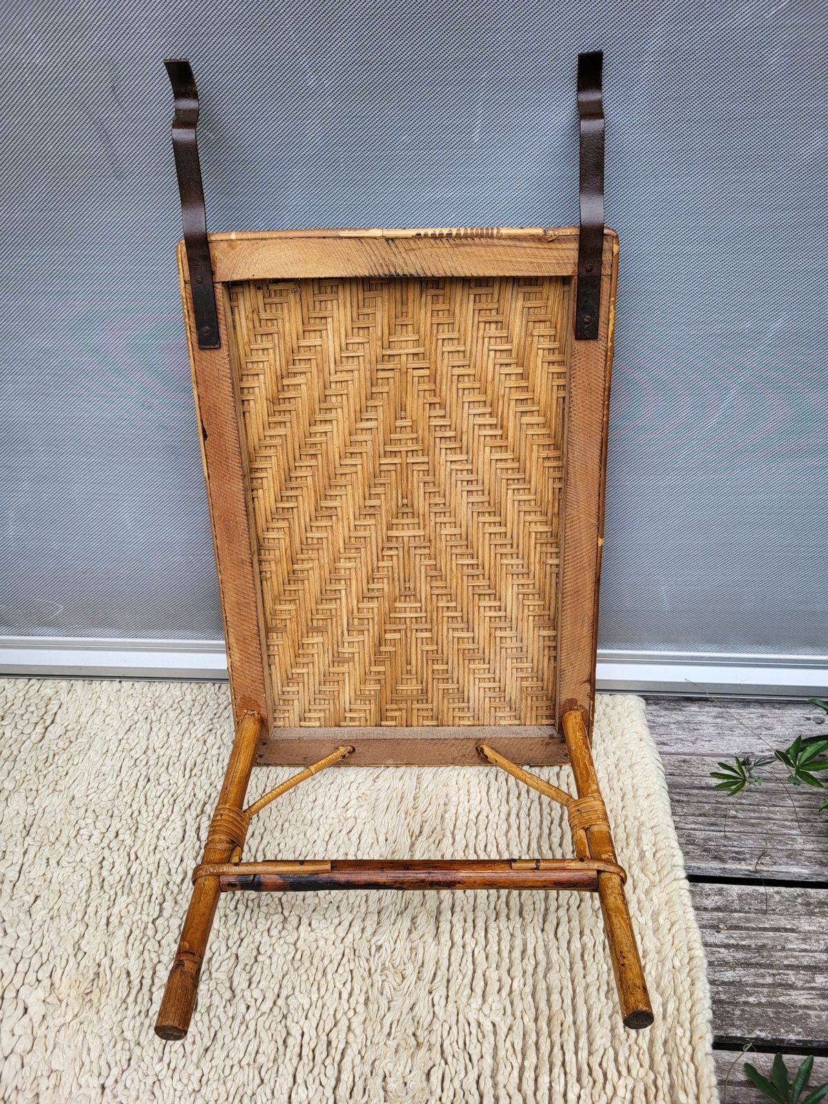 Riviera chaise longue • Art Deco • red and black rattan