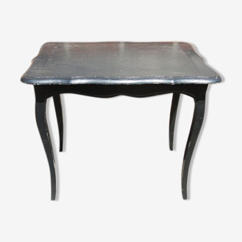 Ancienne table d’appoint en bois peint noir