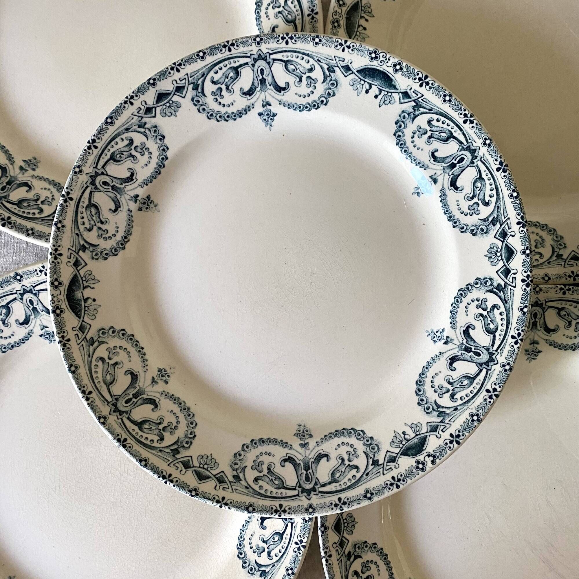 Assiettes plates anciennes Terre de Fer bleu encre début XXe
