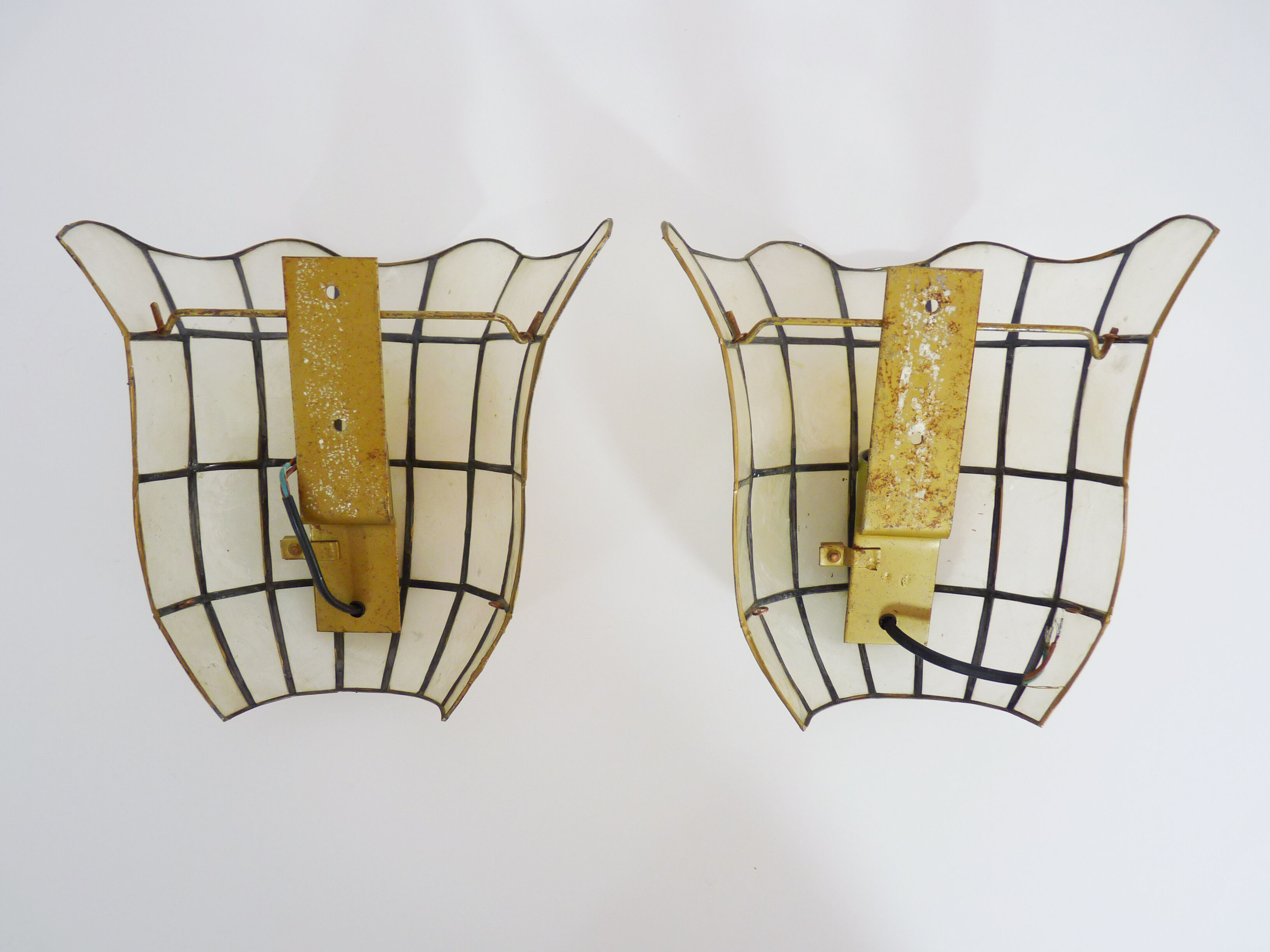 Pair of vintage wall lamps in mother-of-pearl and gilded brass 1970