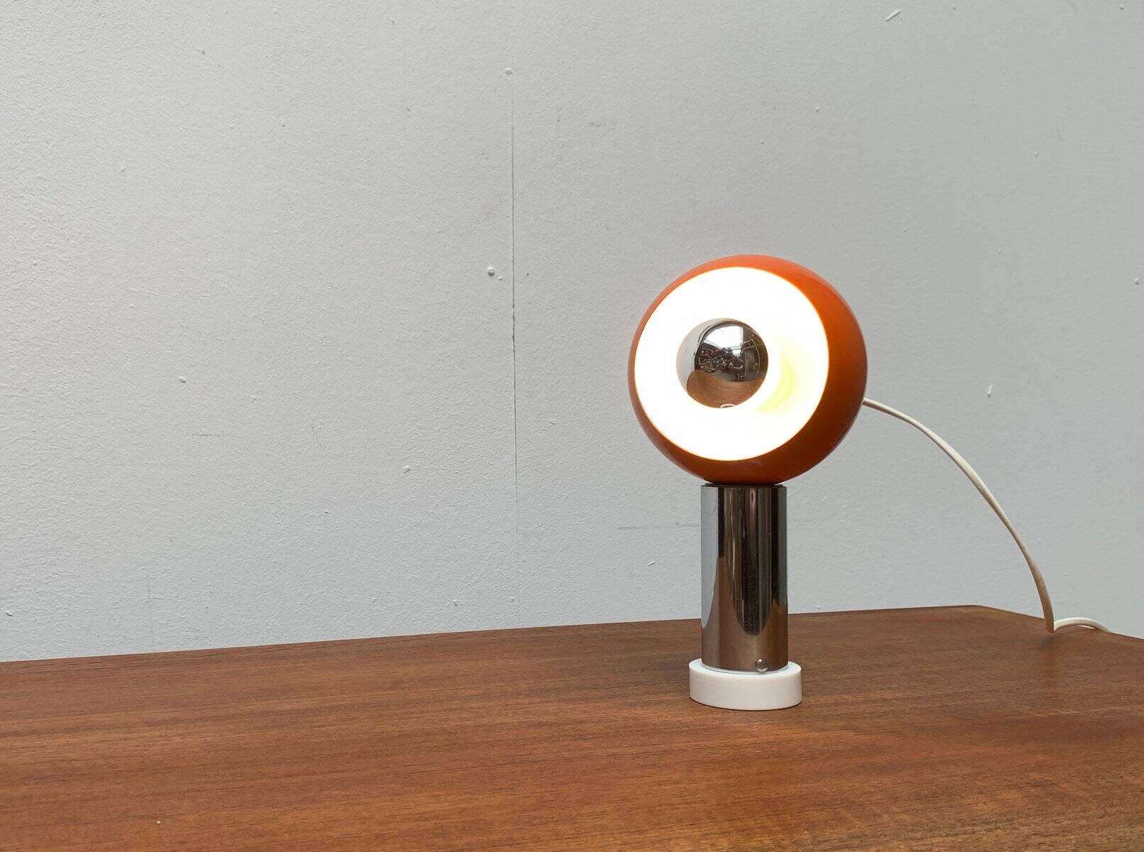 Mid-century space age magnetic clamp table or shelf lamp from the 1960s.