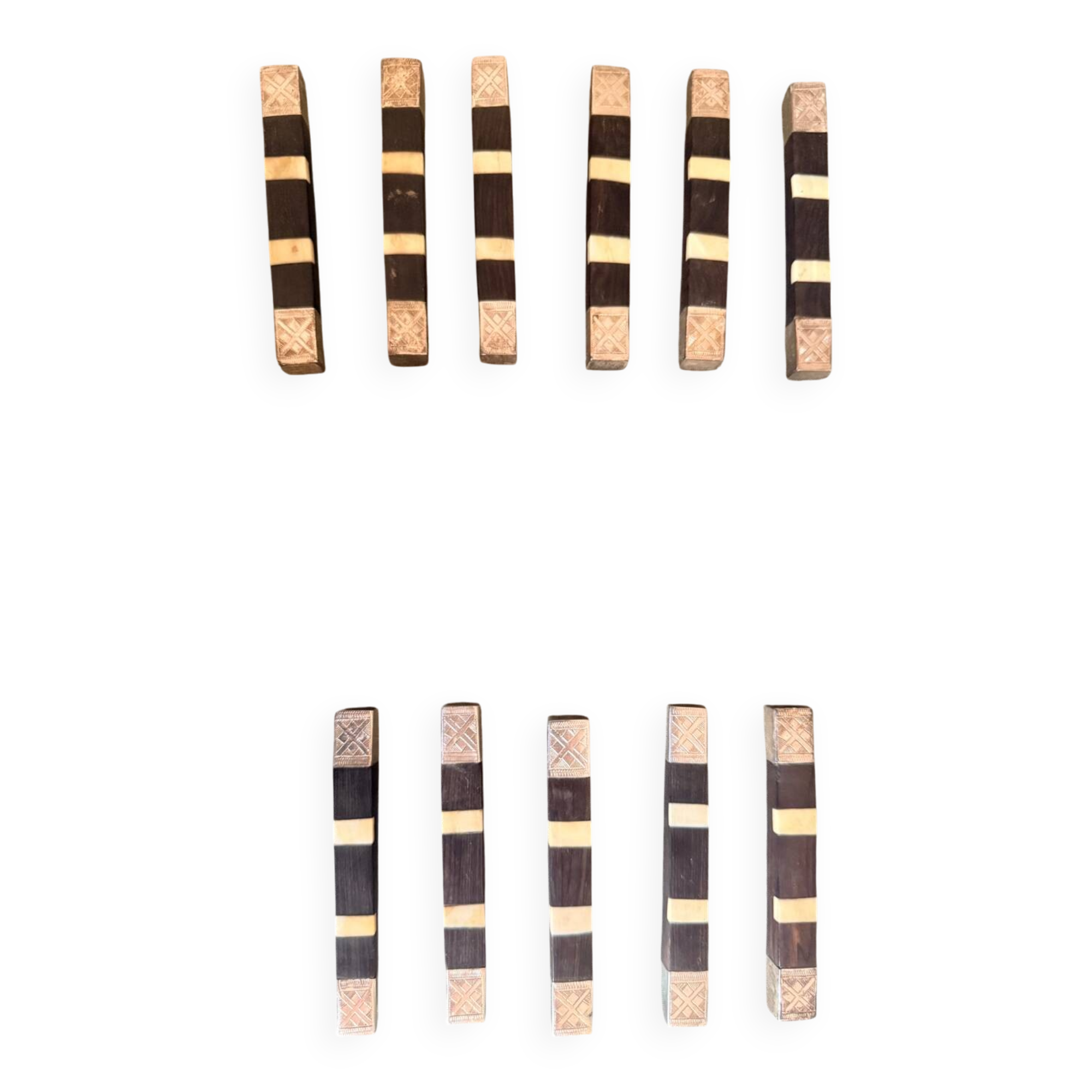 Lot 11 knife rests in ebony and silver-plated metal.