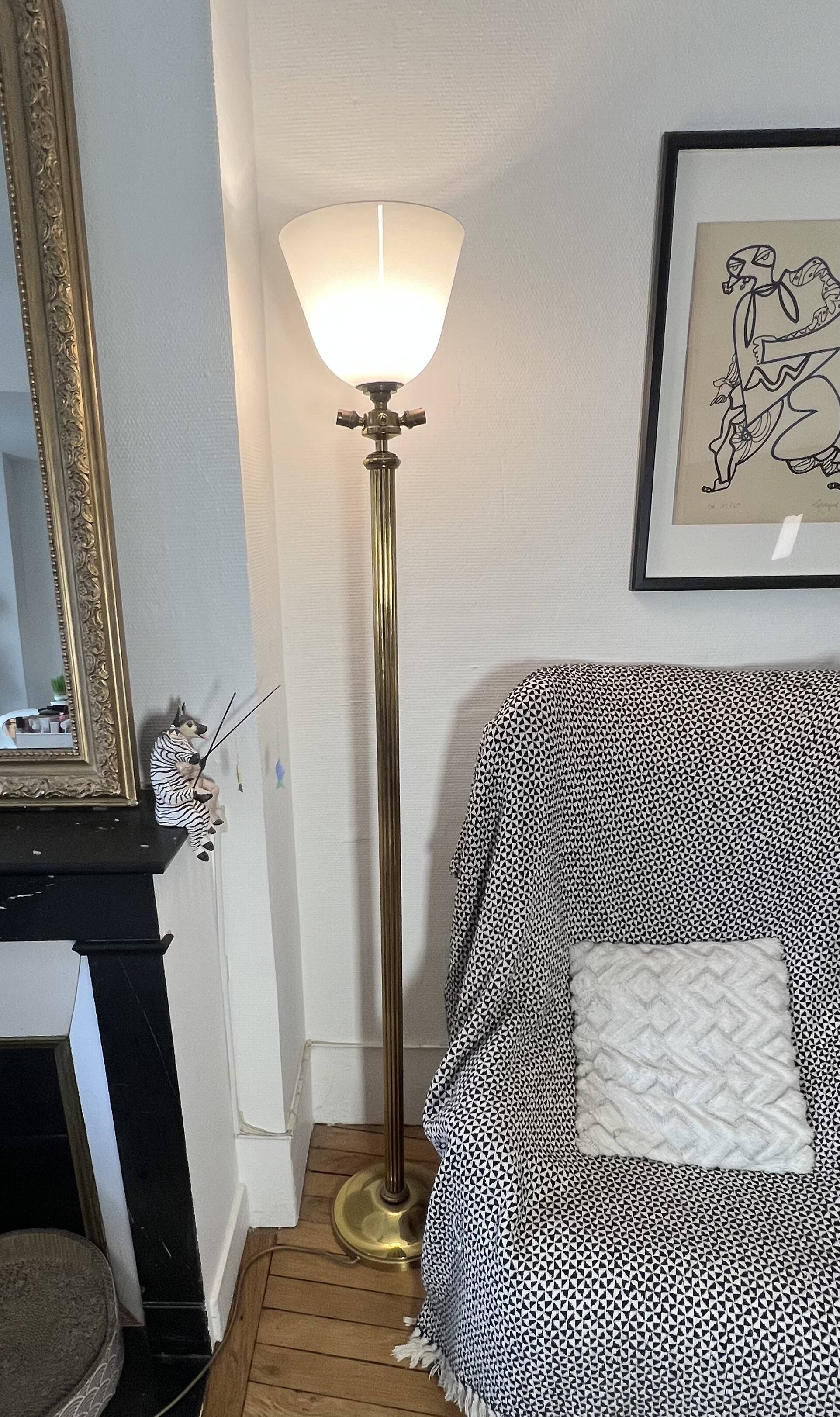 Neoclassical torchère floor lamp in brass and opaline - 1950s/60s