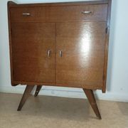Compass leg chest of drawers