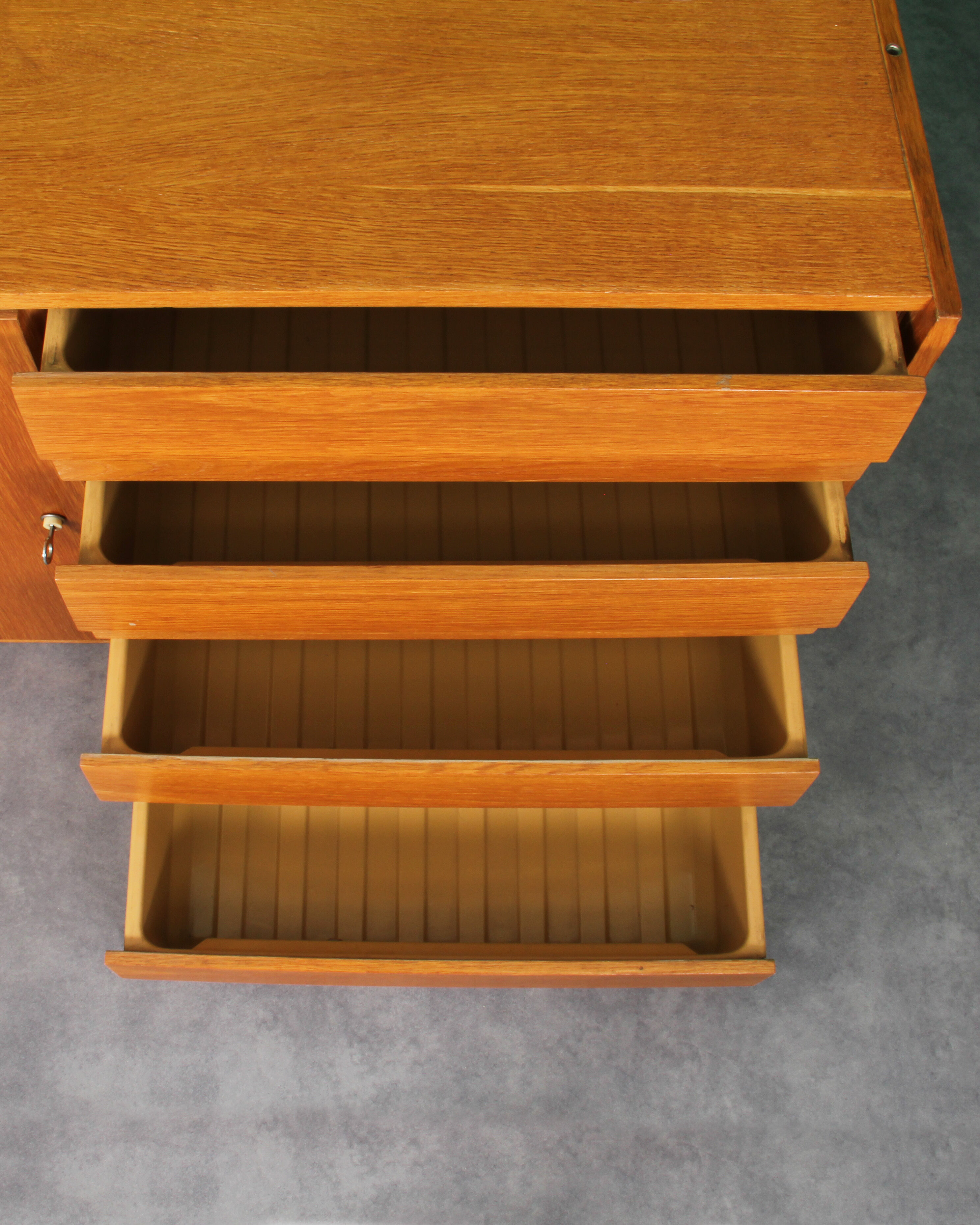 Commode de l'Est par Jiri Jiroutek pour Interier Praha, 1960