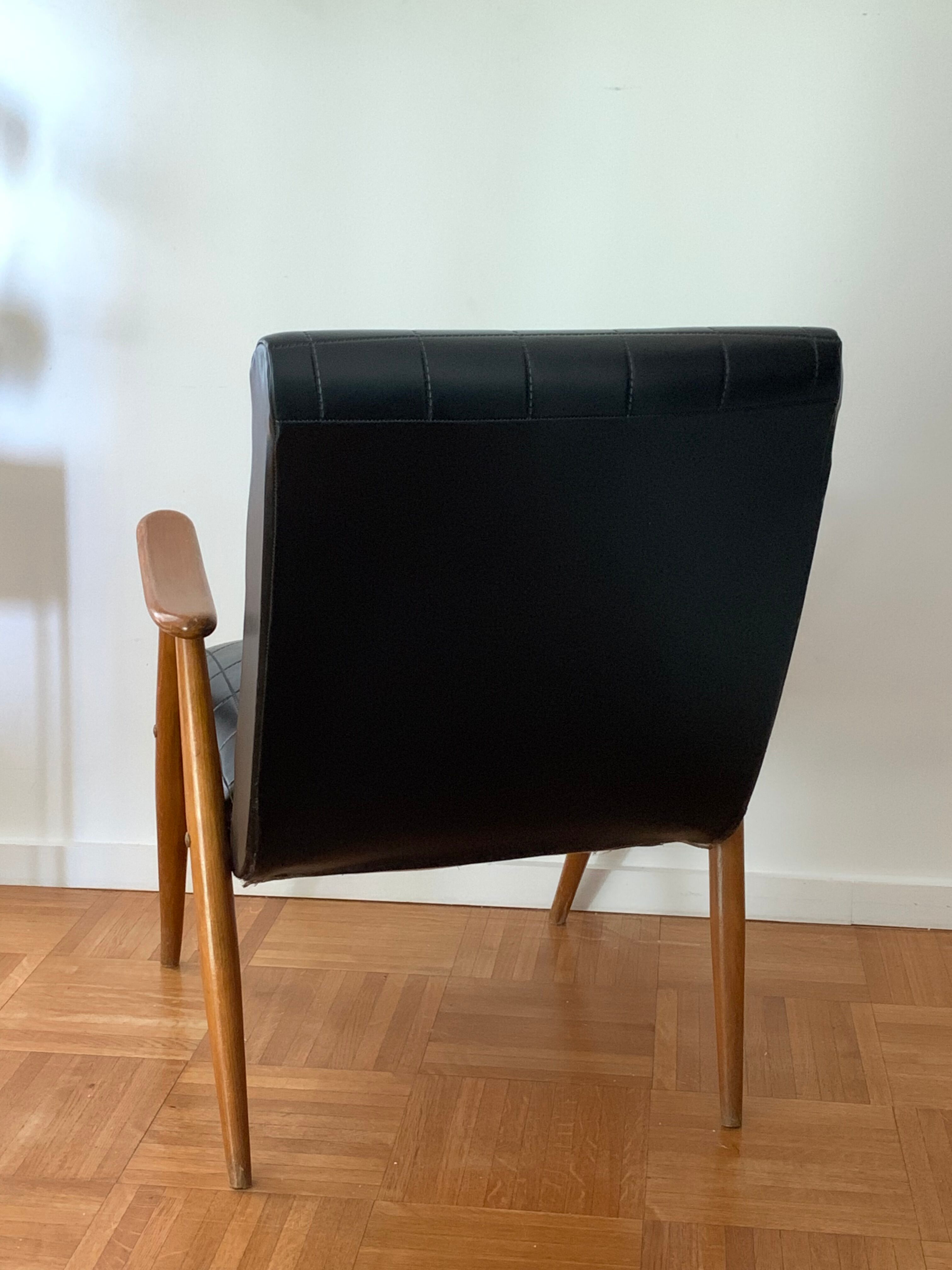 Fauteuil scandinave 1950s skaï noir