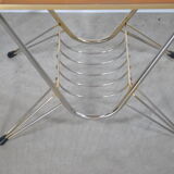 Smooth floor lamp magazine holder
