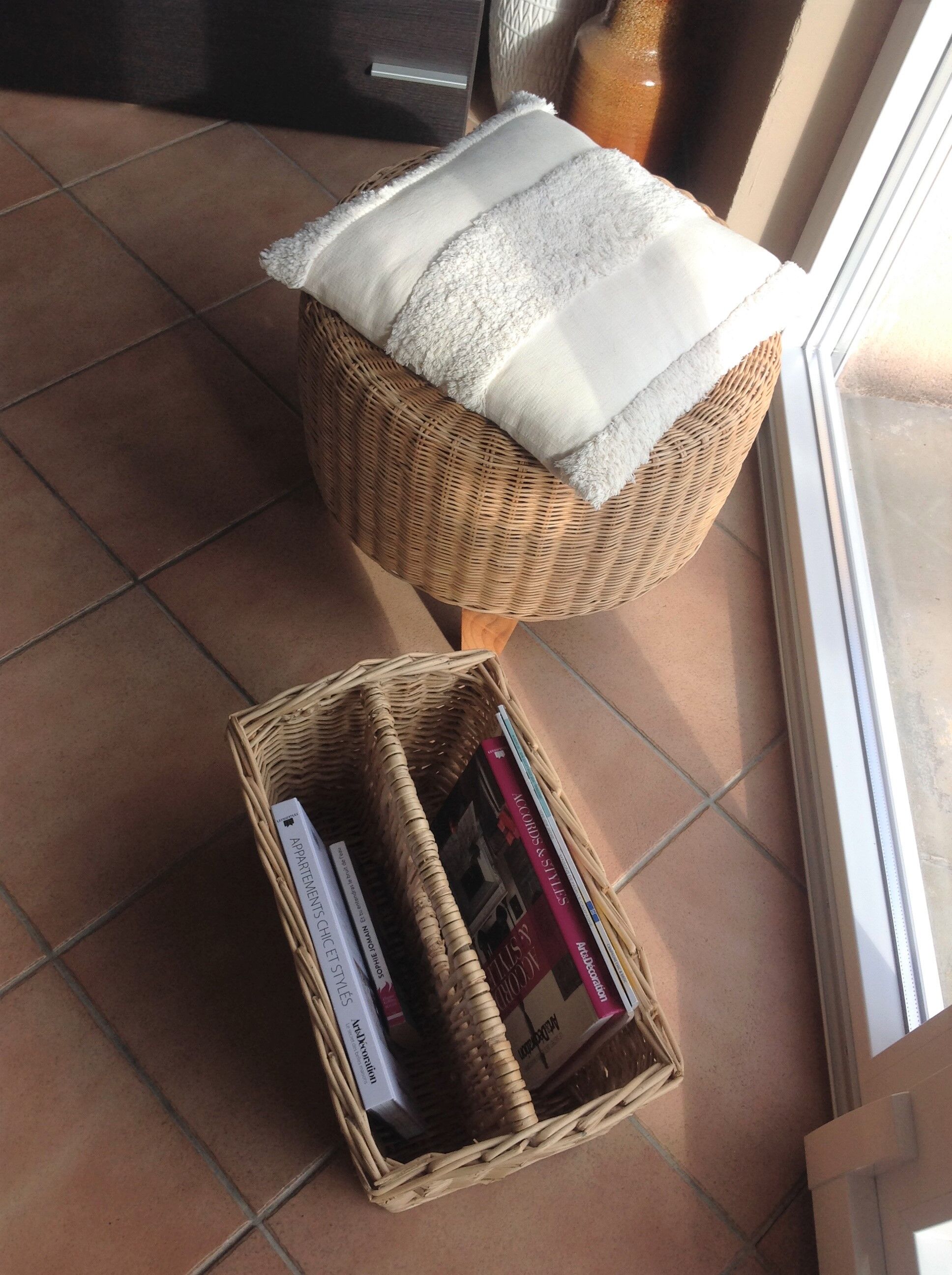 Wicker magazine holder / vintage 60s-70s