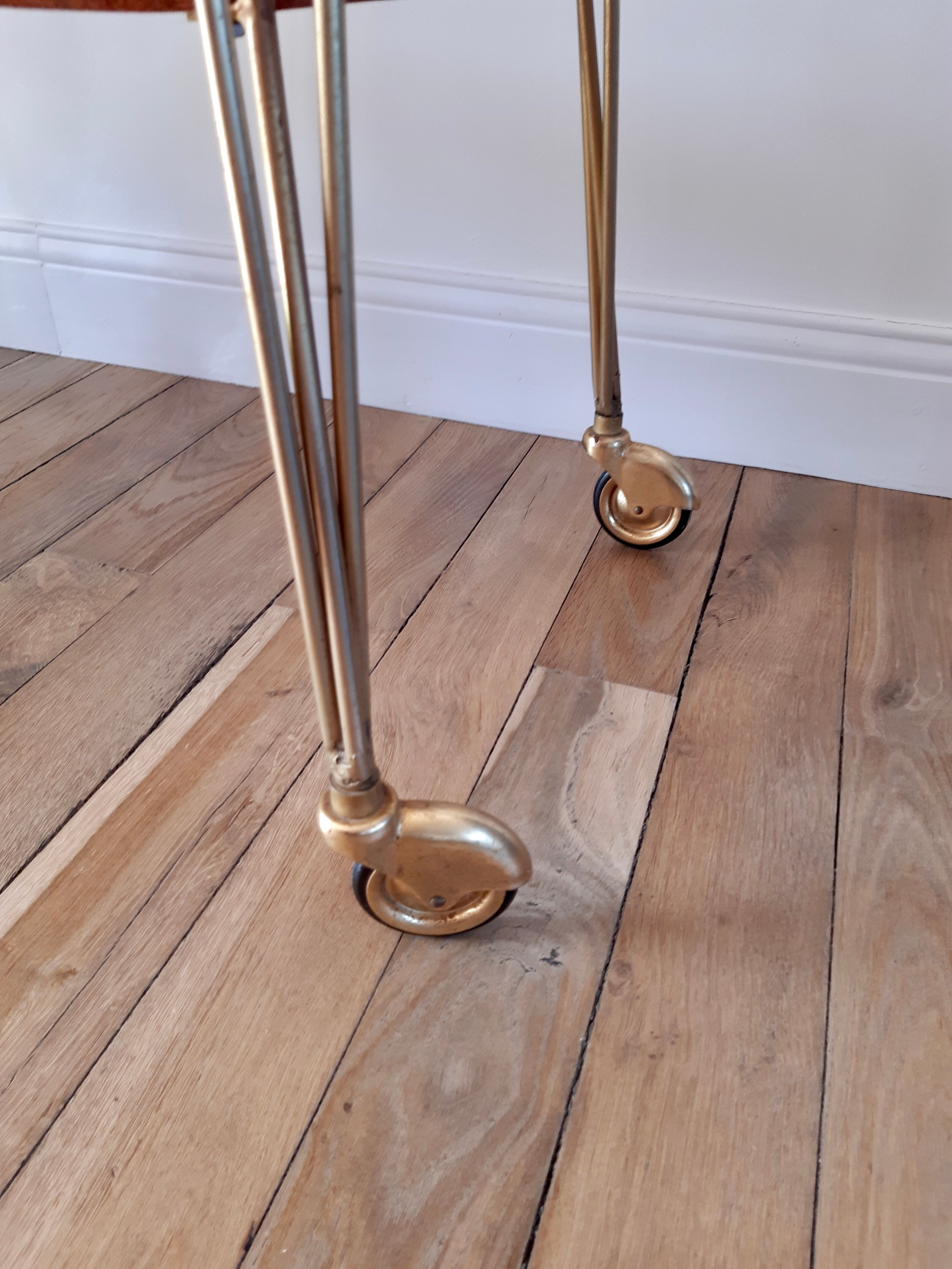 Dessert in formica and golden brass