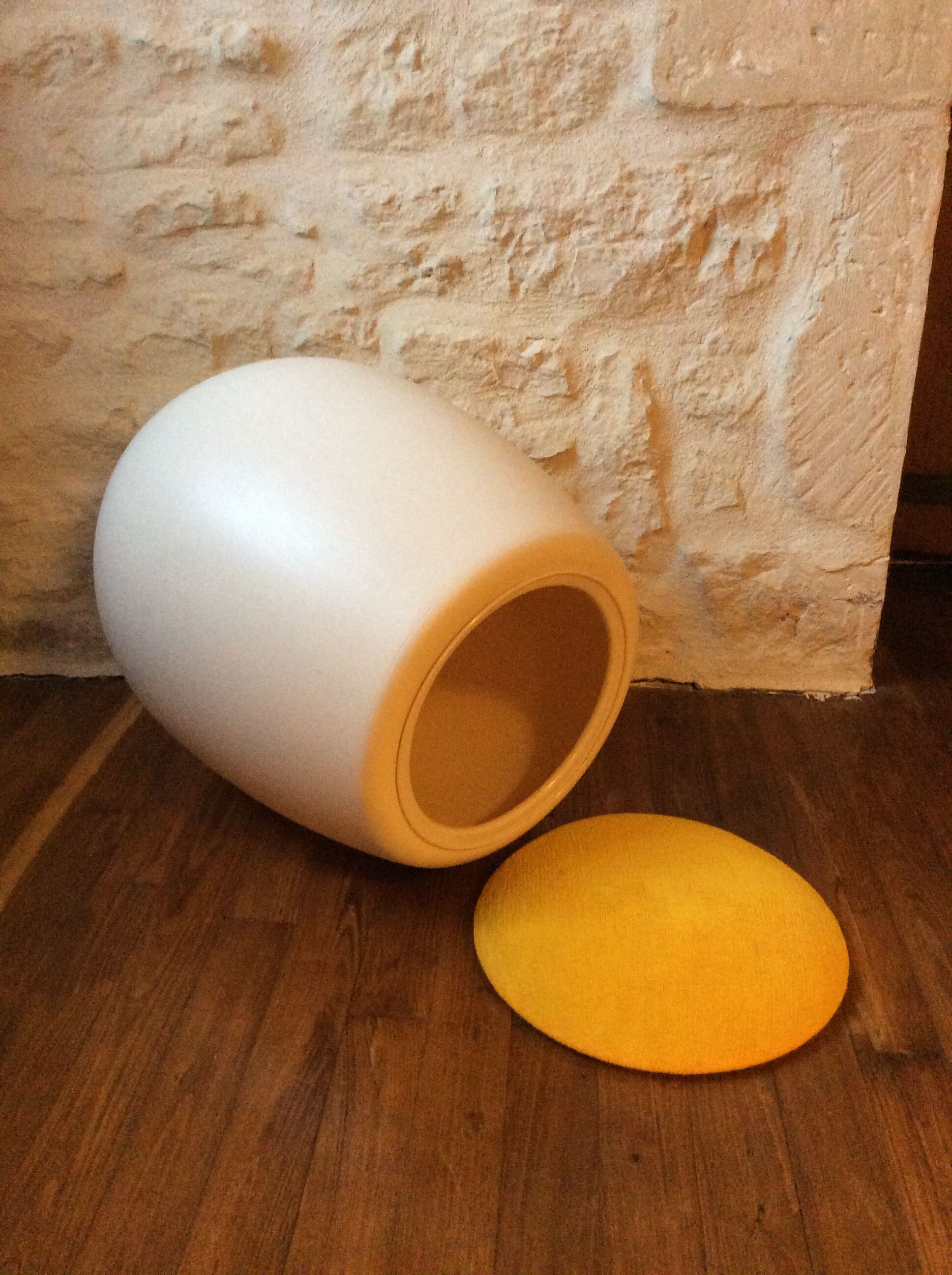 De Allibert vintage egg stool