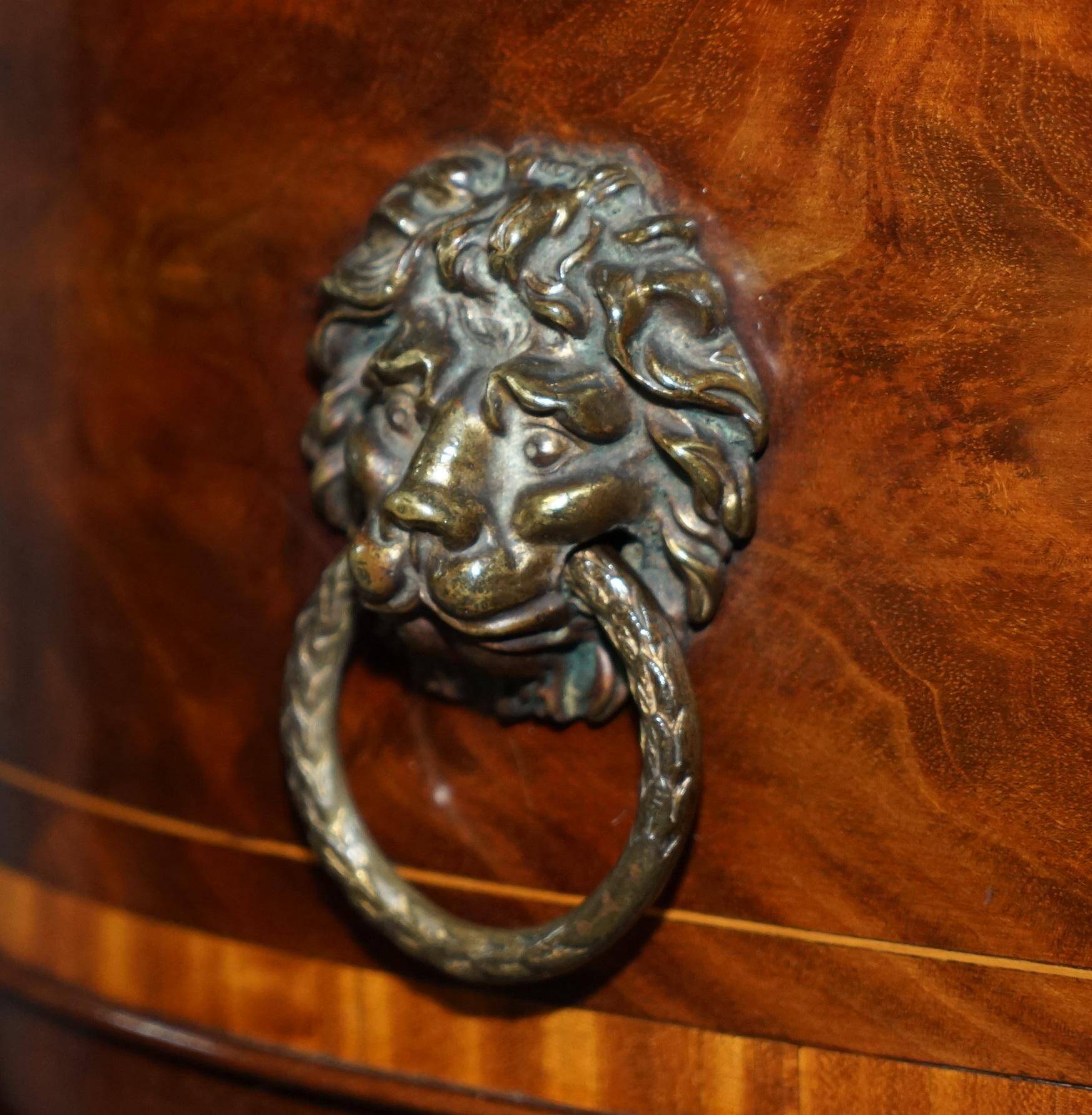 Commode Sheraton avec poignées tête de lion, 1859