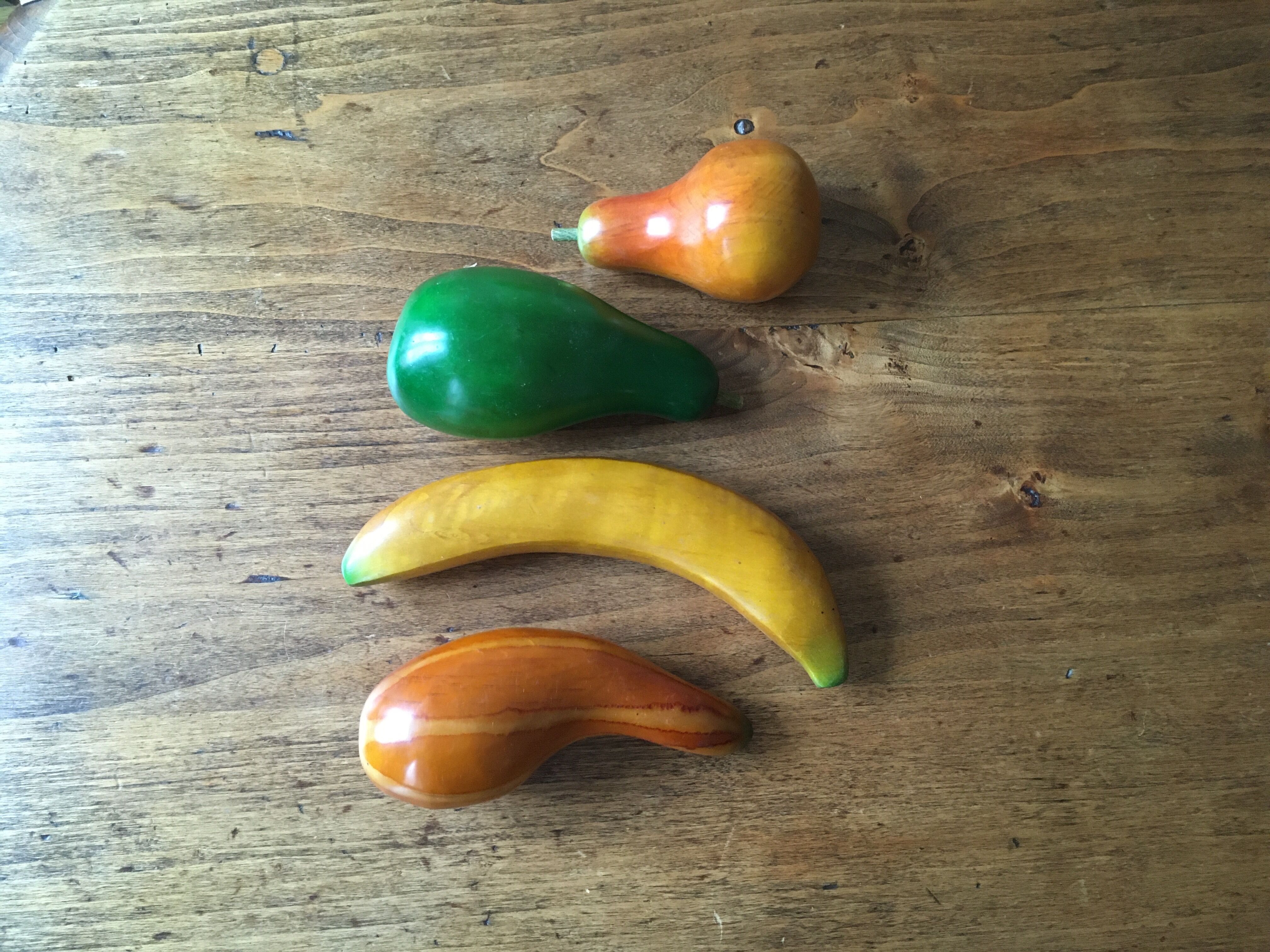 4 decorative wooden fruits