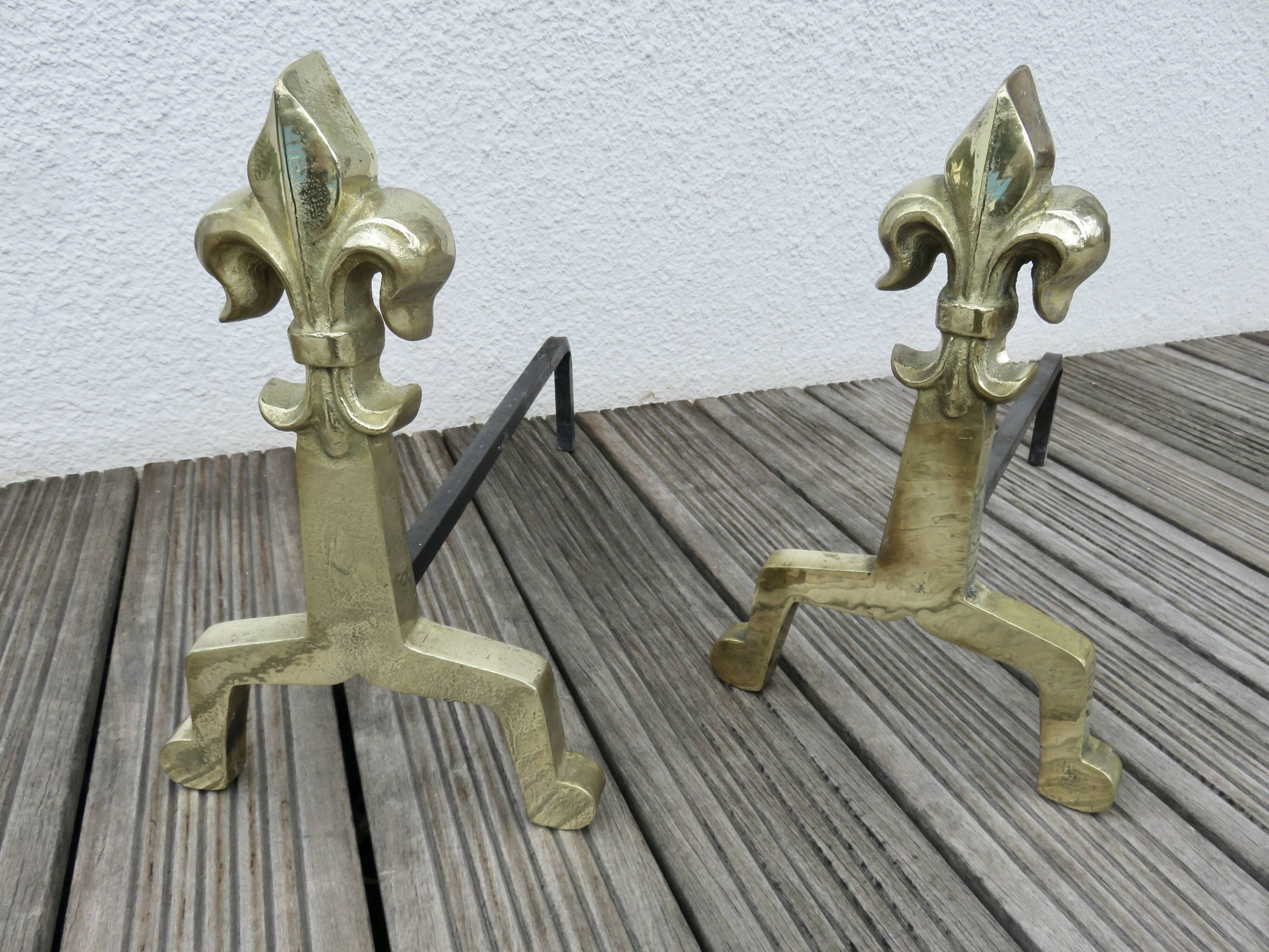 Imposing old "fleur-de-lys" andirons in solid bronze, late 19th century