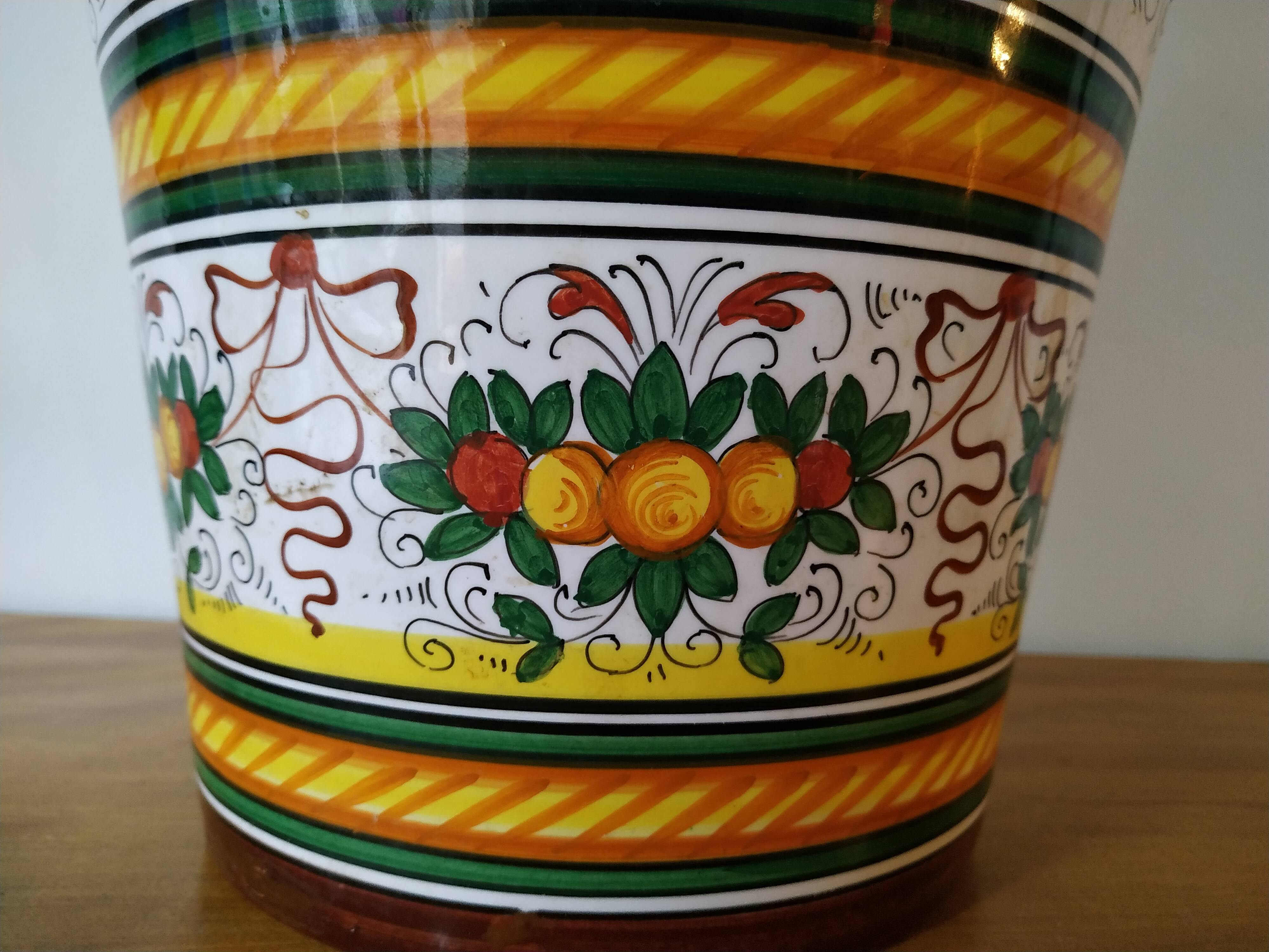 Vase in Italian majolica