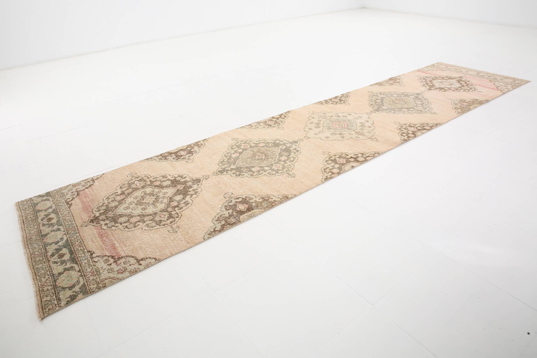 3x13 Classic & Oriental Wool Persian Runner Rug, 90x395Cm