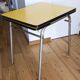Petit table de cuisine en formica jaune vintage 1960