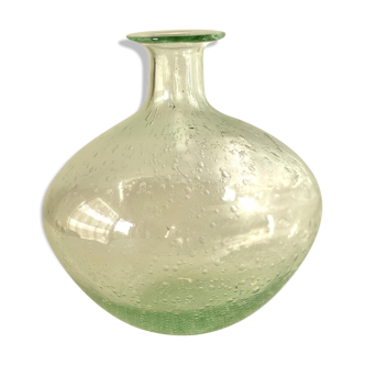 Lady jeanne round in glass breath