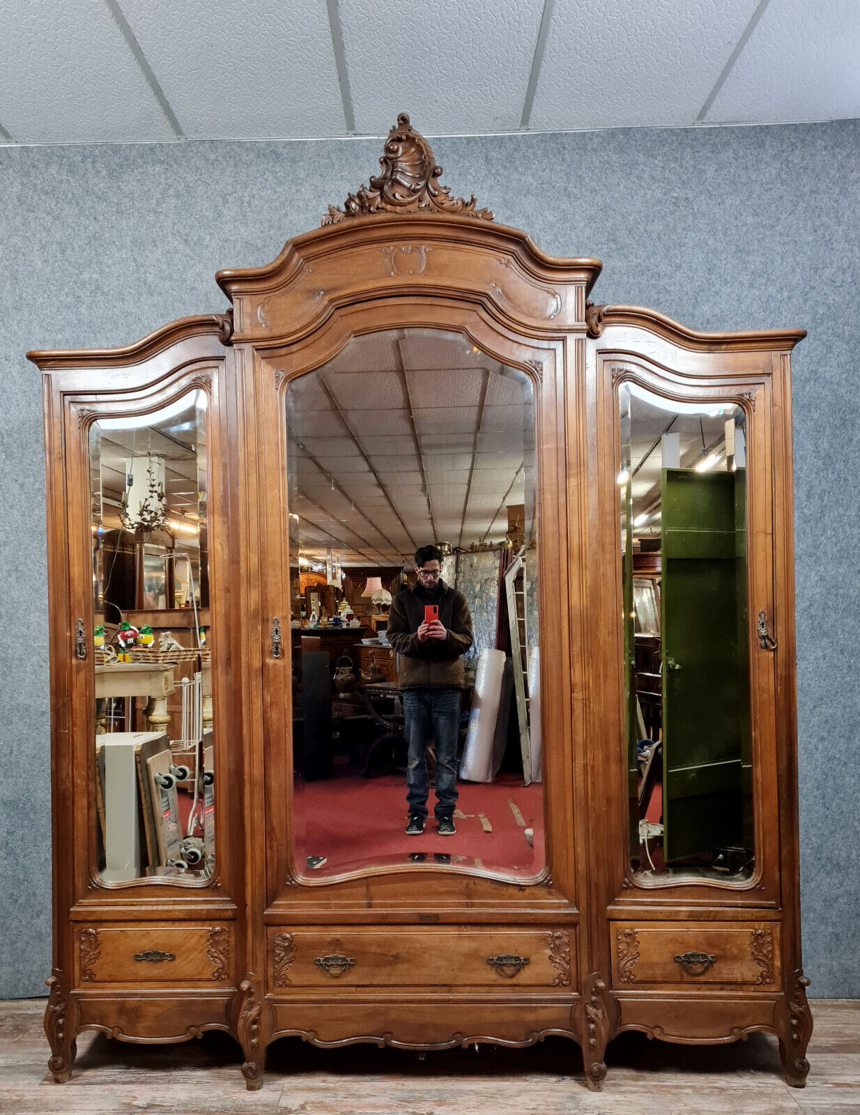 Louis XV Rocaille walnut cabinet stamped Gianinetto circa 1880