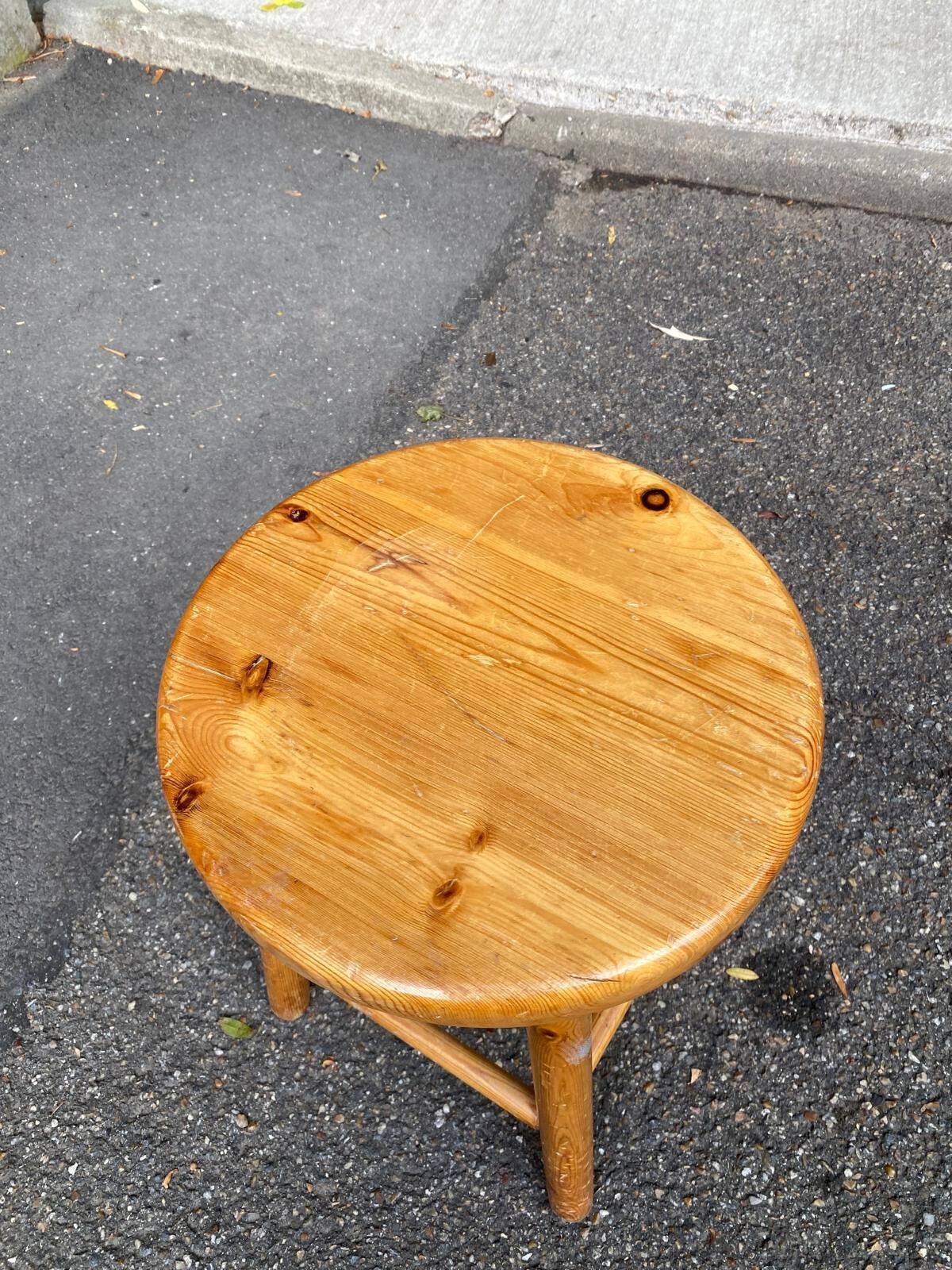 2 vintage solid wood stools — Trayeur / brutalist style