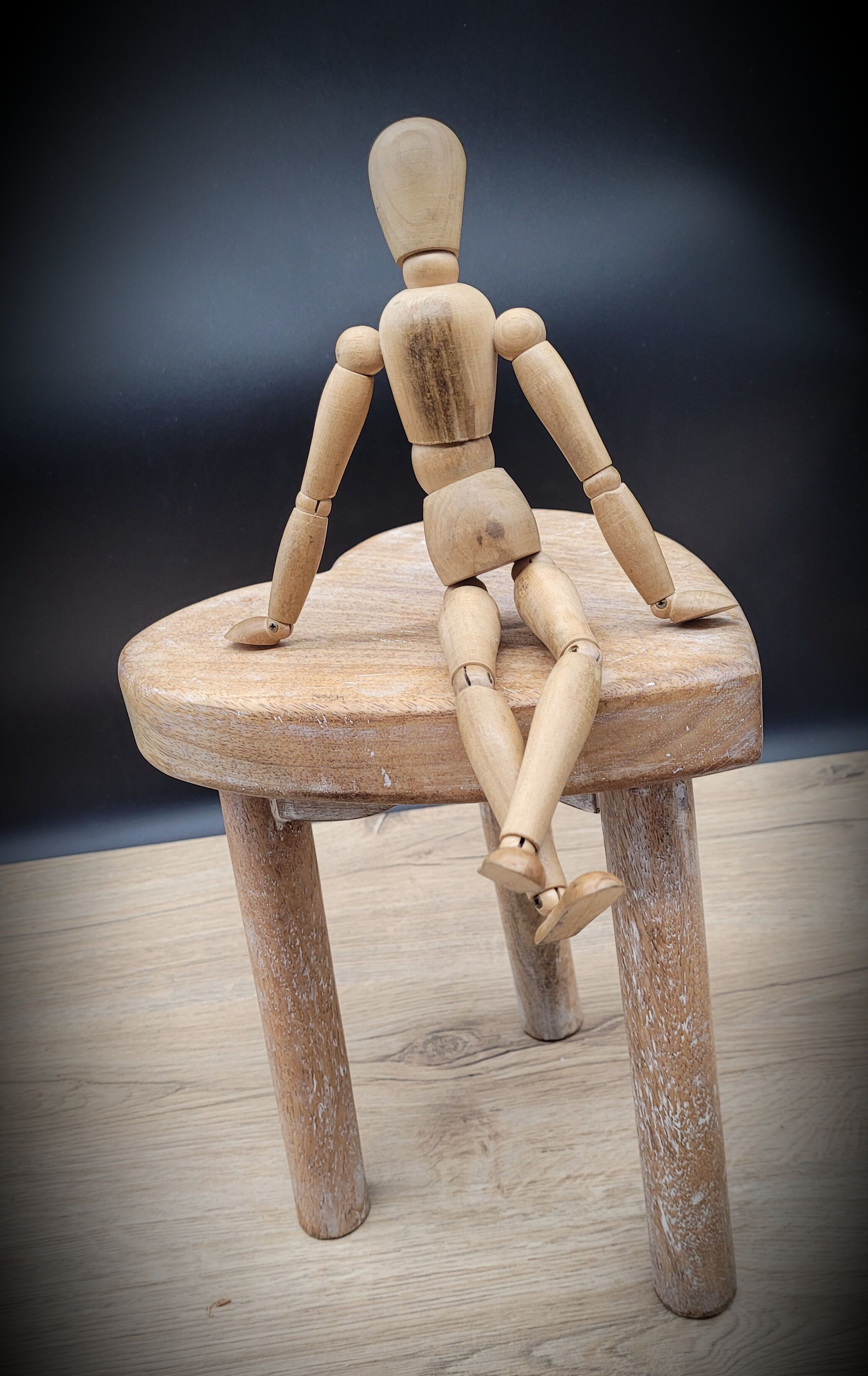 Heart tripod stool