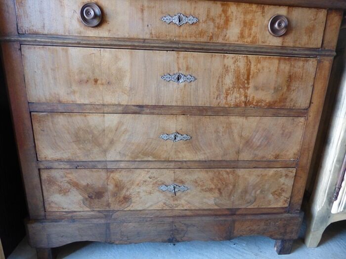 Antique chest of drawers with 4 drawers of Epoque Louis Philippe in solid walnut wood and walnut veneer - Totalme