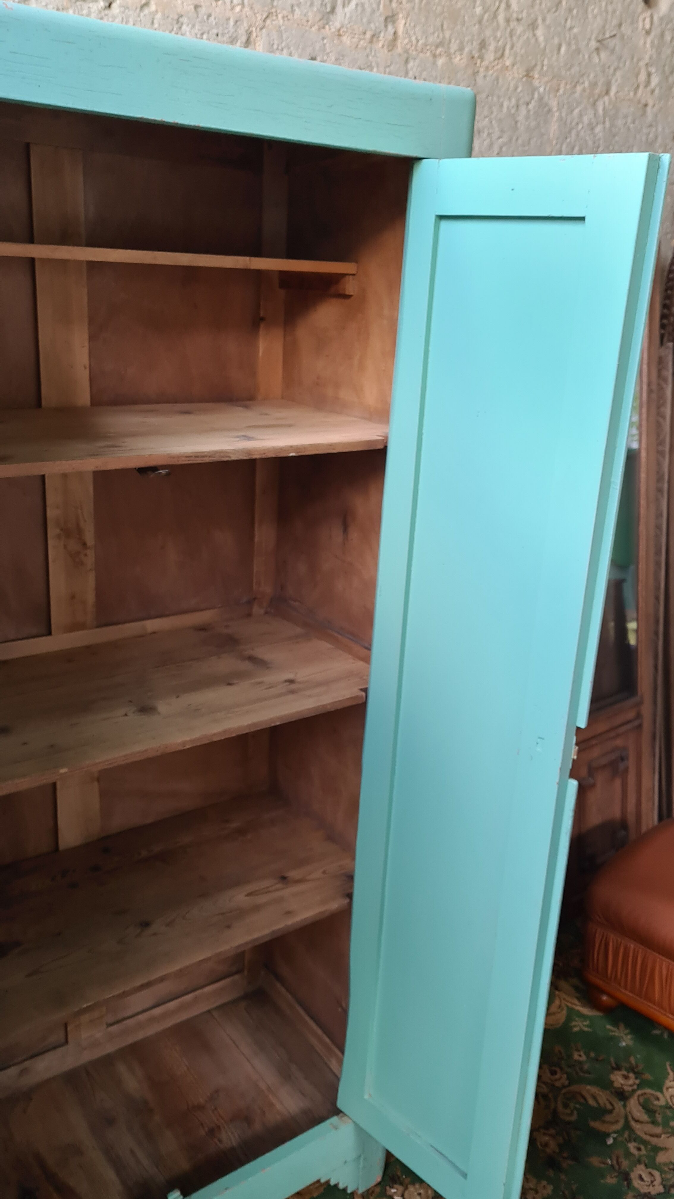 Small Parisian wardrobe