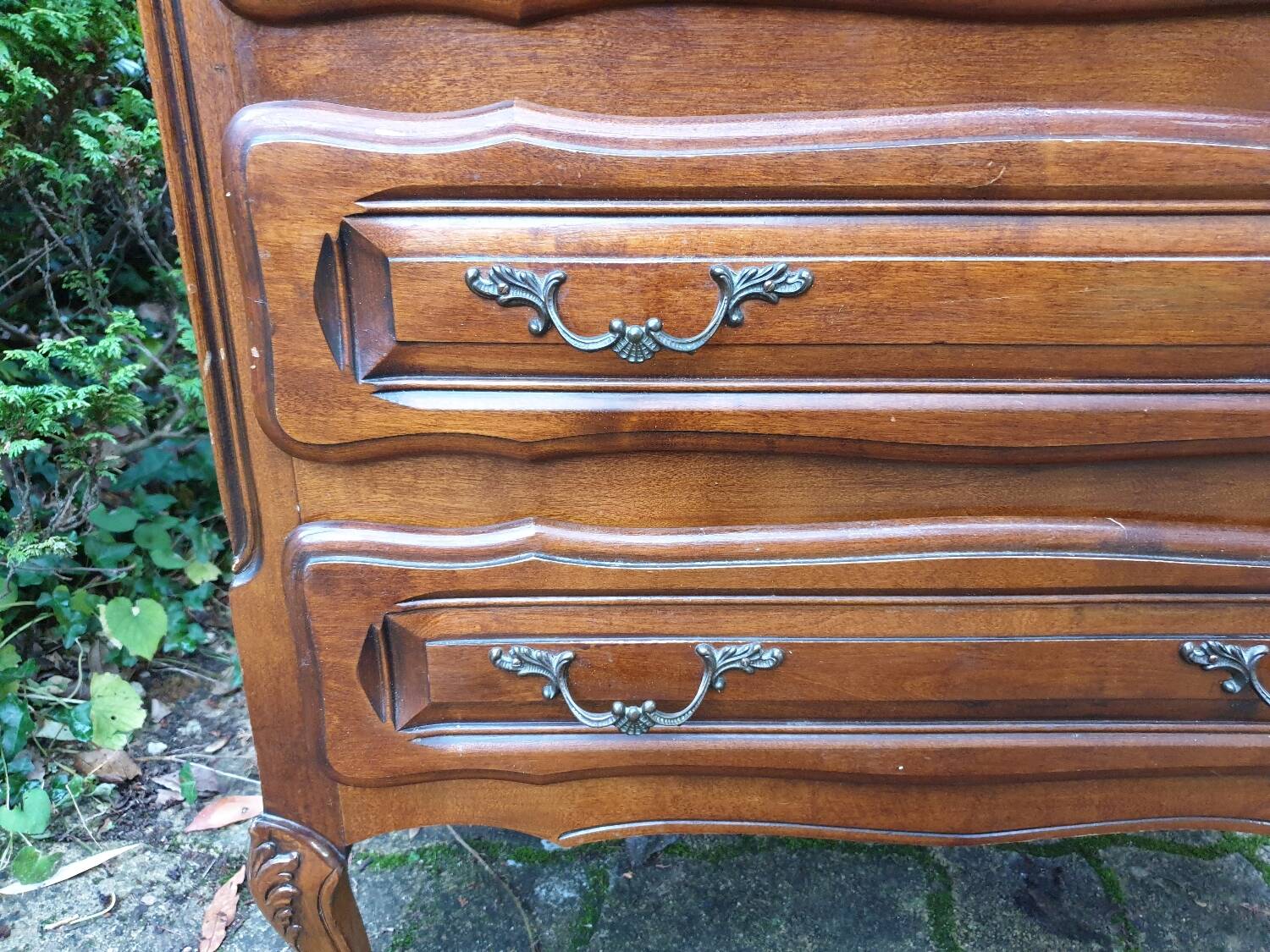 Commode Louis XV en merisier massif