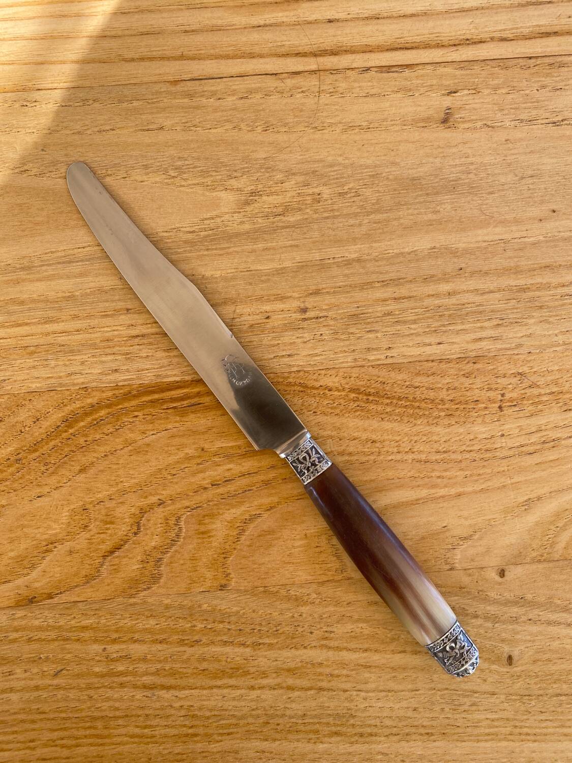 Box of 24 horn knives