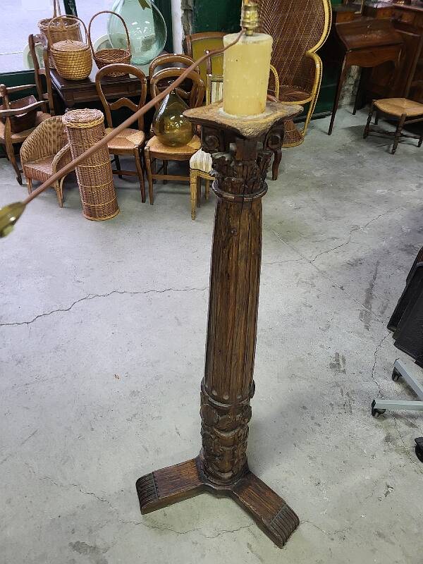 Grand lampadaire en colonne en bois du XVIIIème siecle