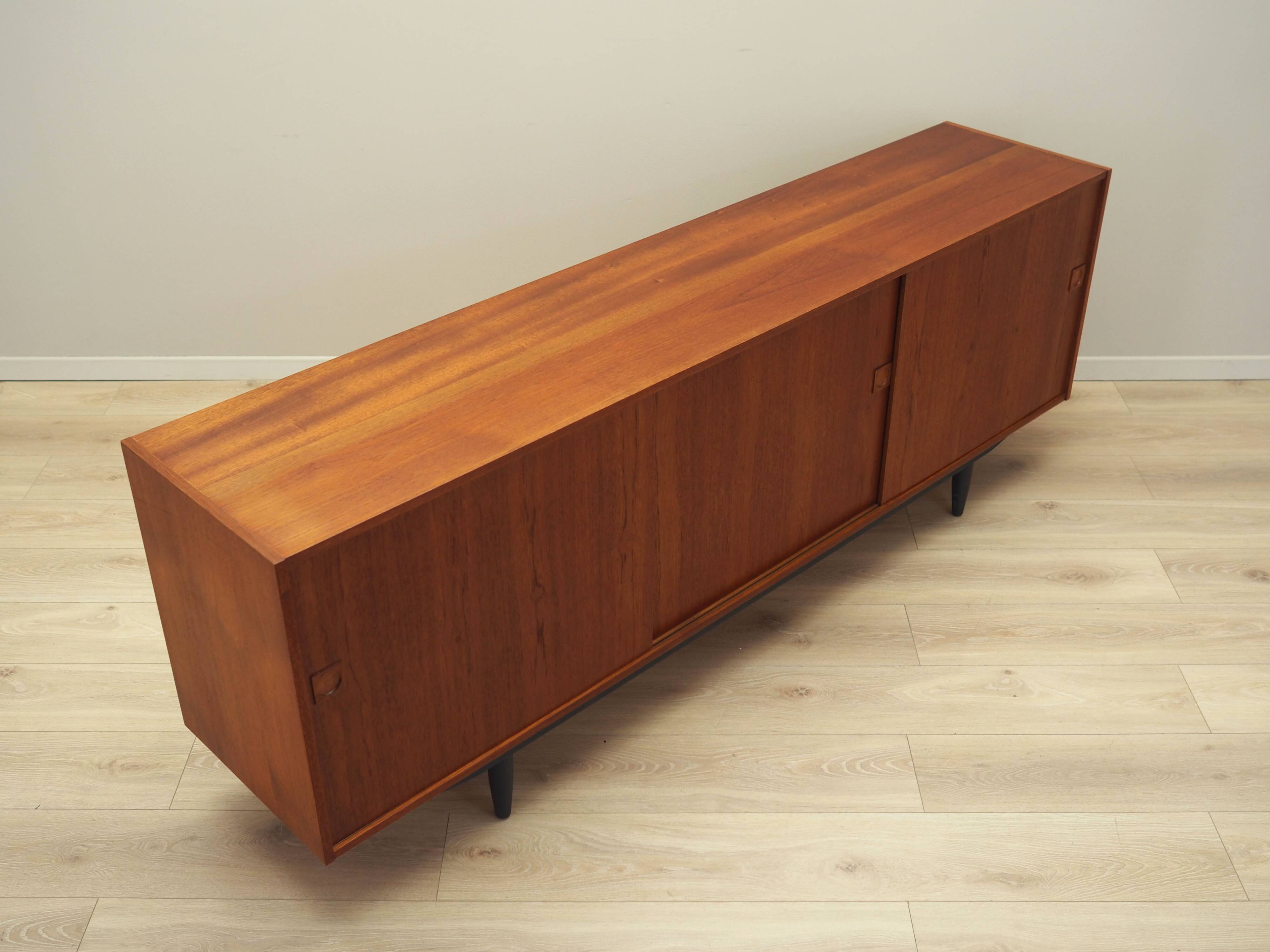 Buffet en teck, design danois, années 1970, production : Danemark