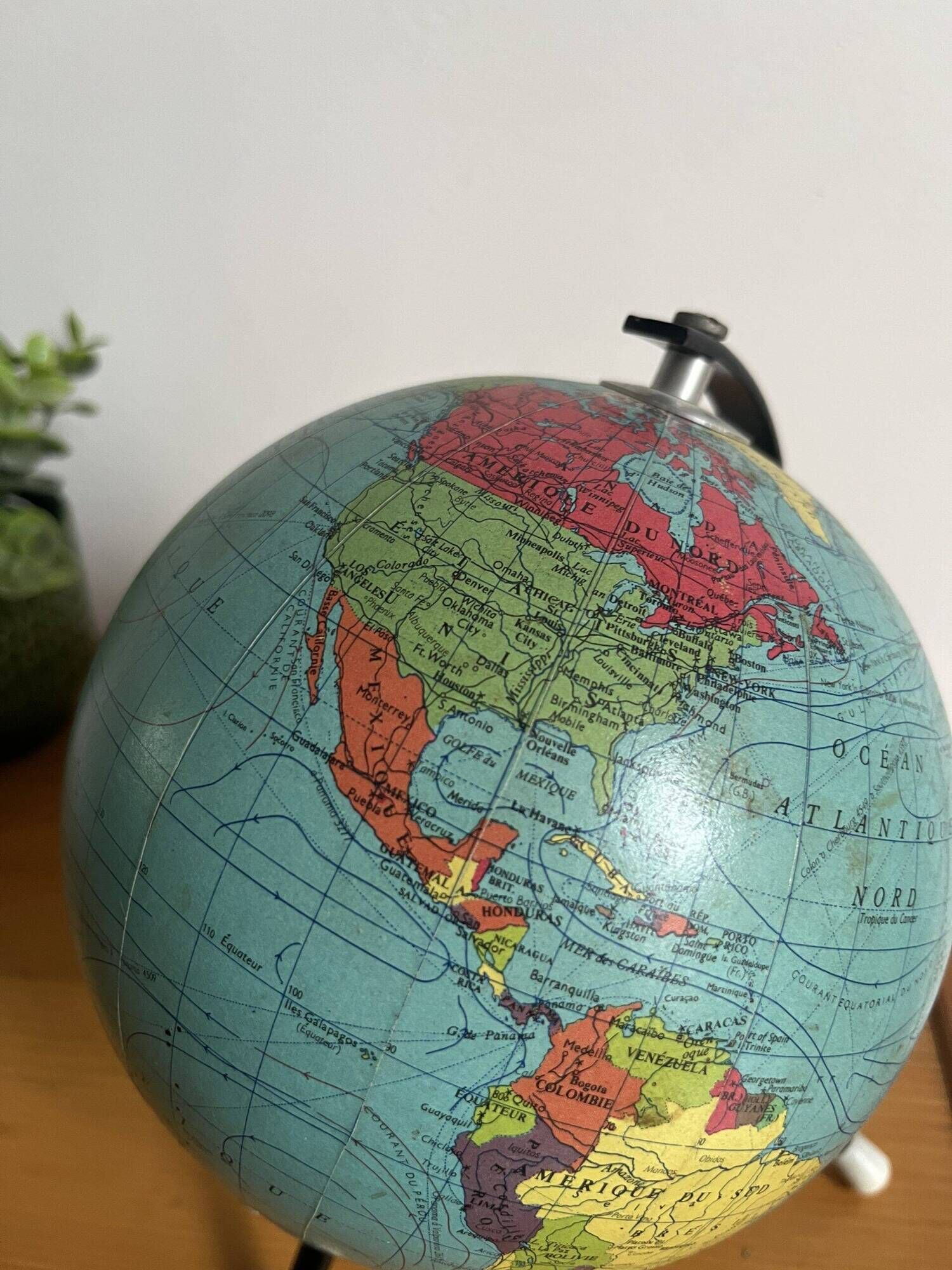 Small illuminated globe made of glass and paper from Cartes Taride 1963