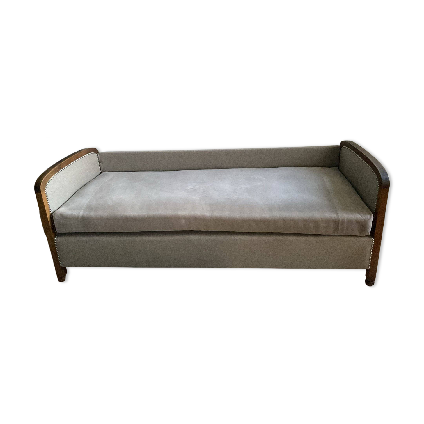 Elegant antique Napoleon III chaise longue – solid wood & beige velvet