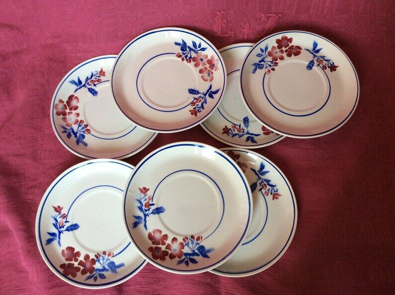 Set of 7 porcelain dessert plates