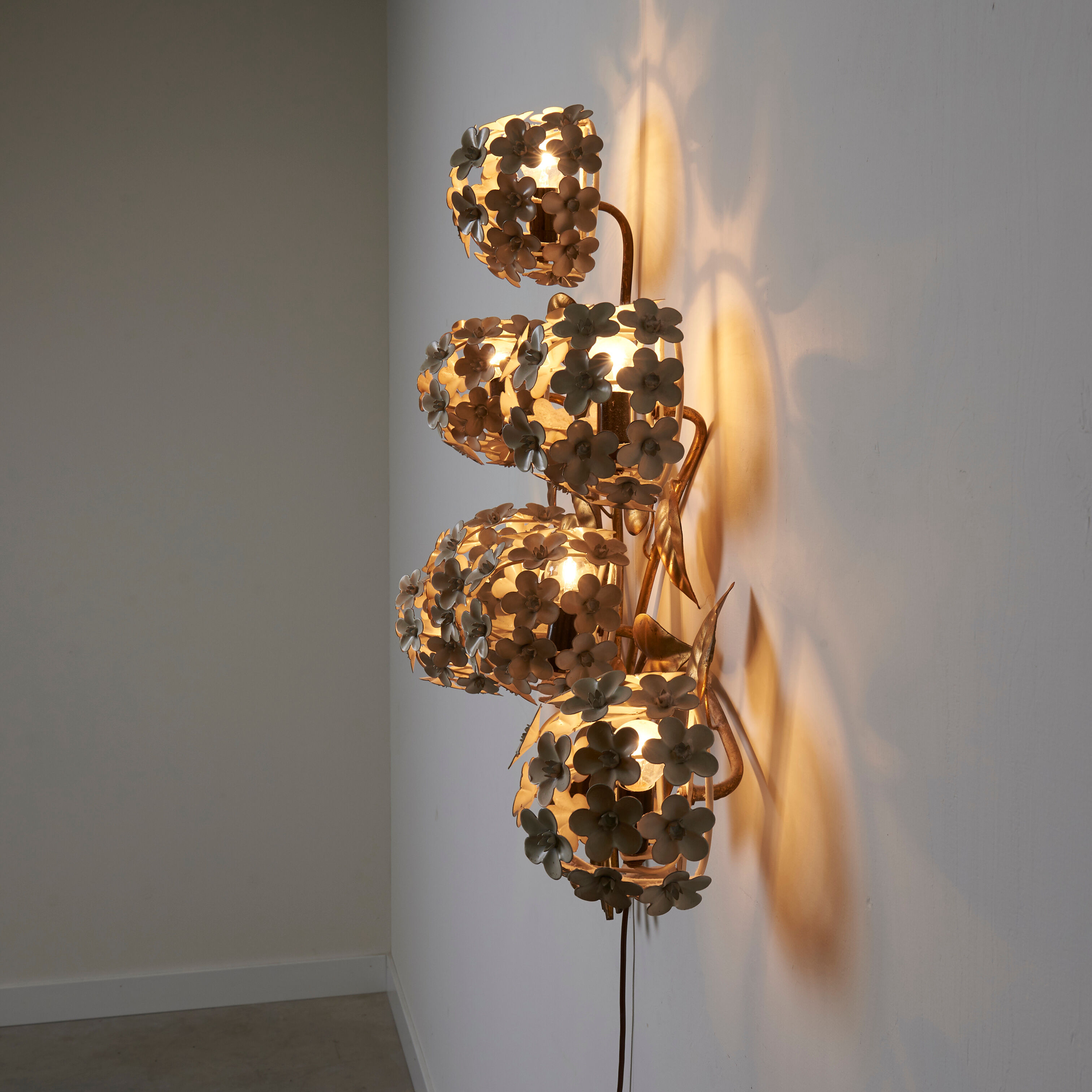 Vintage hydrangea wall lamp, 1950s