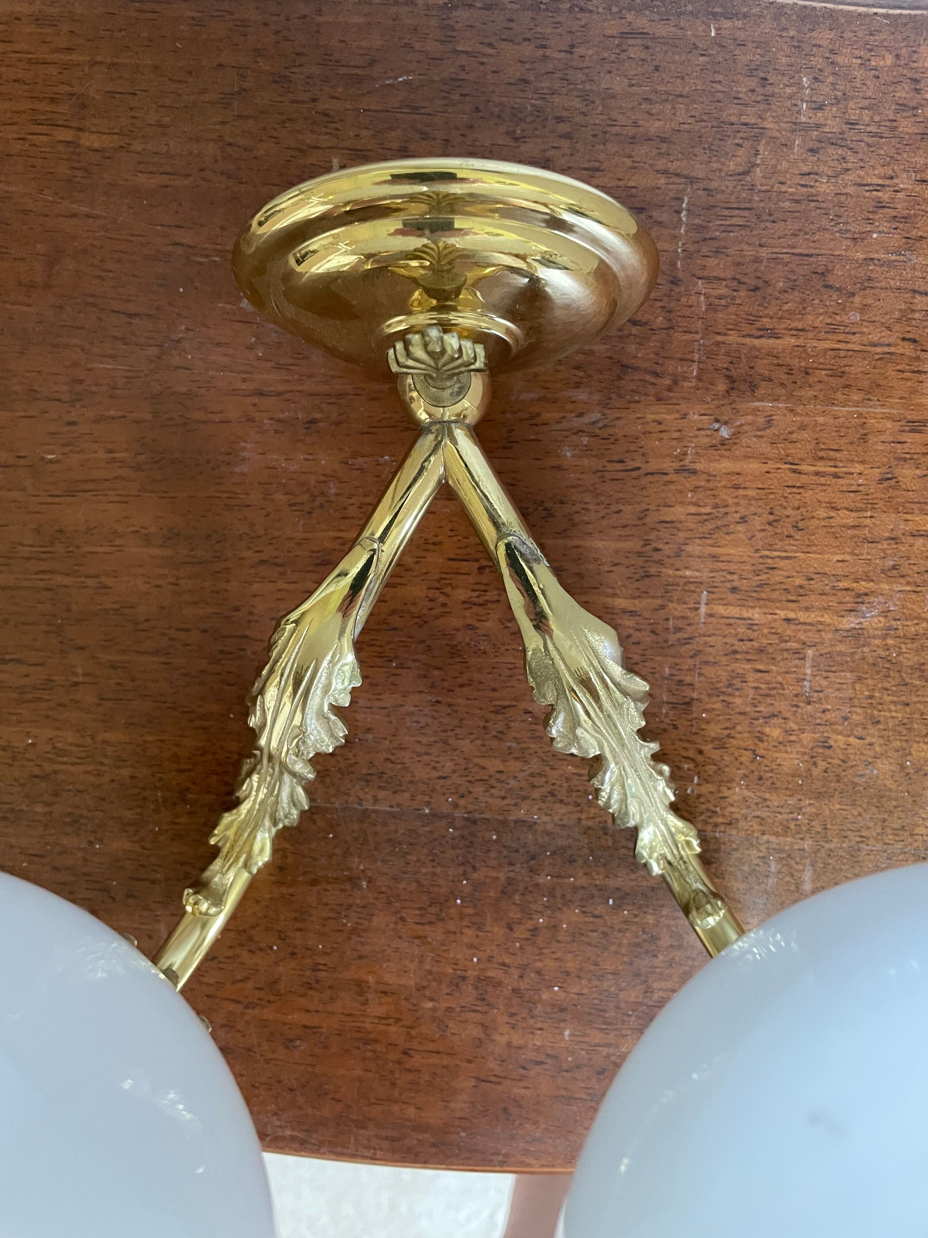 Paire d’appliques laiton et opaline vintage