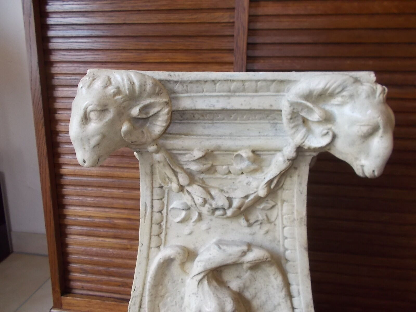 Column pedestal ram heads