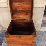 Ancien coffre en bois de palissandre des indes