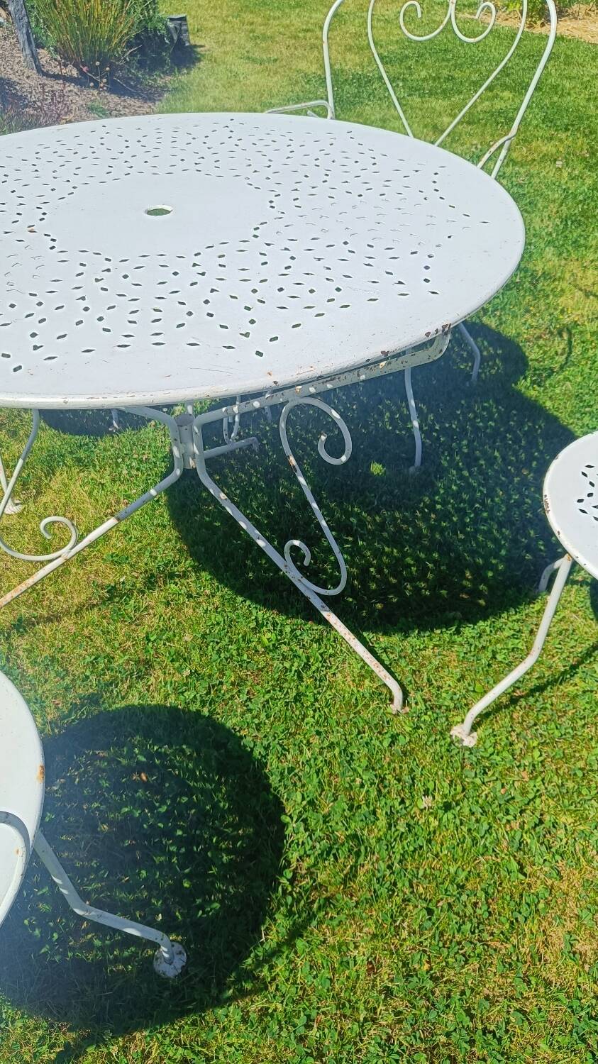 White wrought iron garden furniture