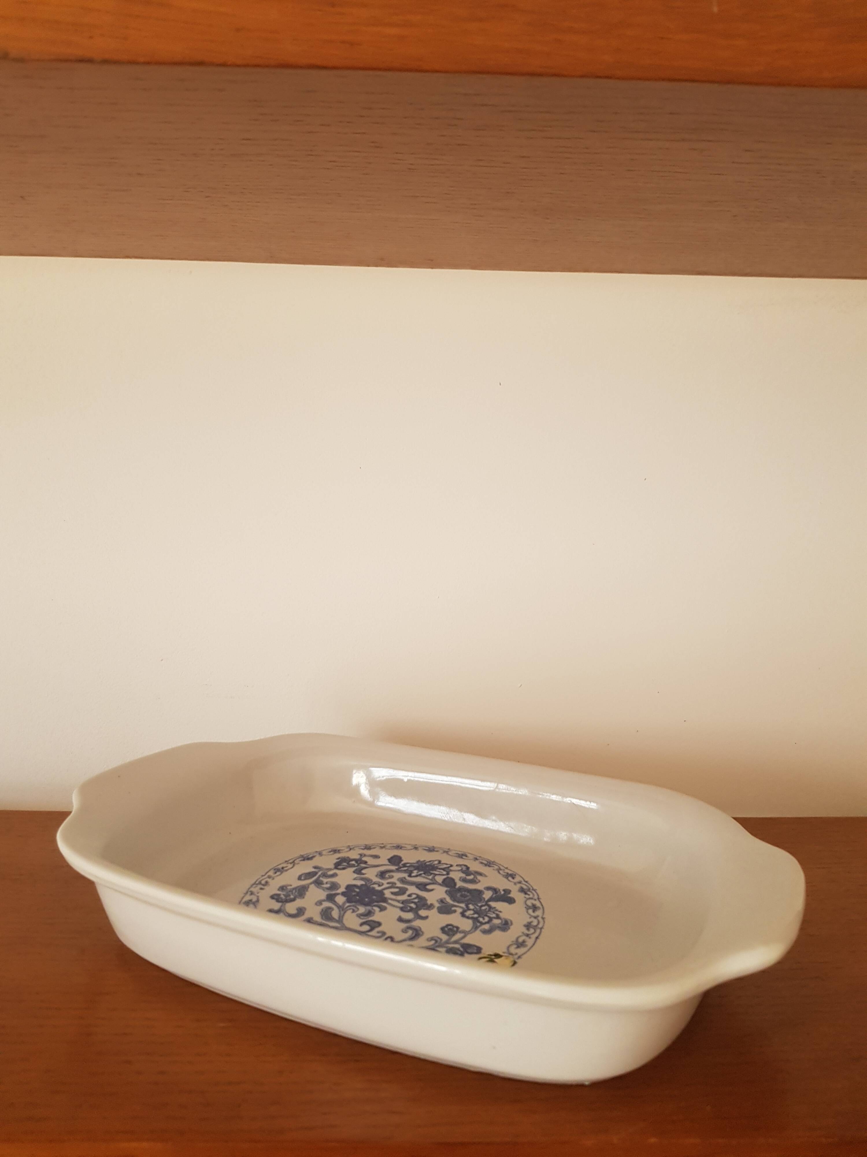 Plat en porcelaine