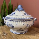 Soup tureen and its presentation dish with blue Moustiers decor