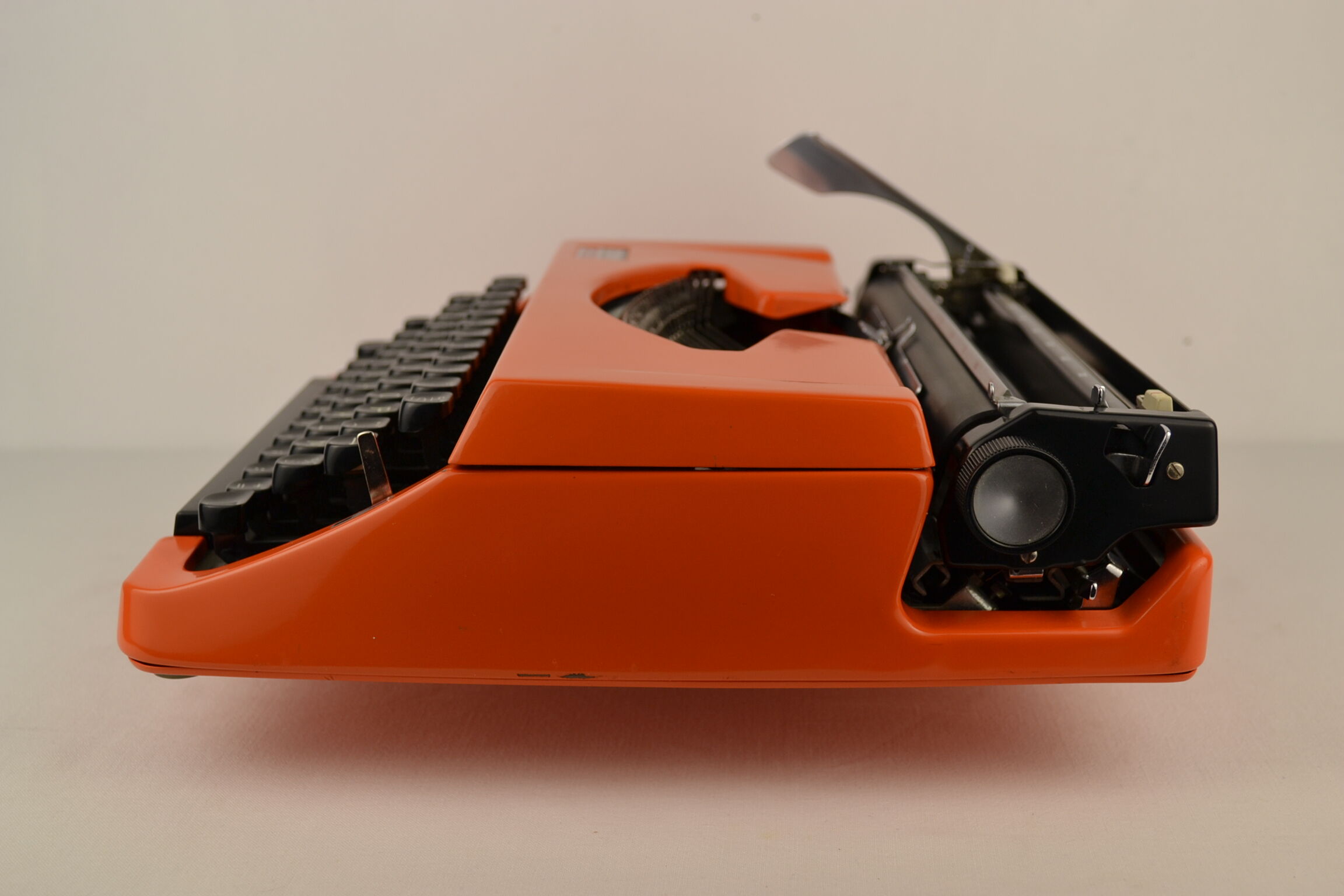 Typewriter brother 210 orange 1975