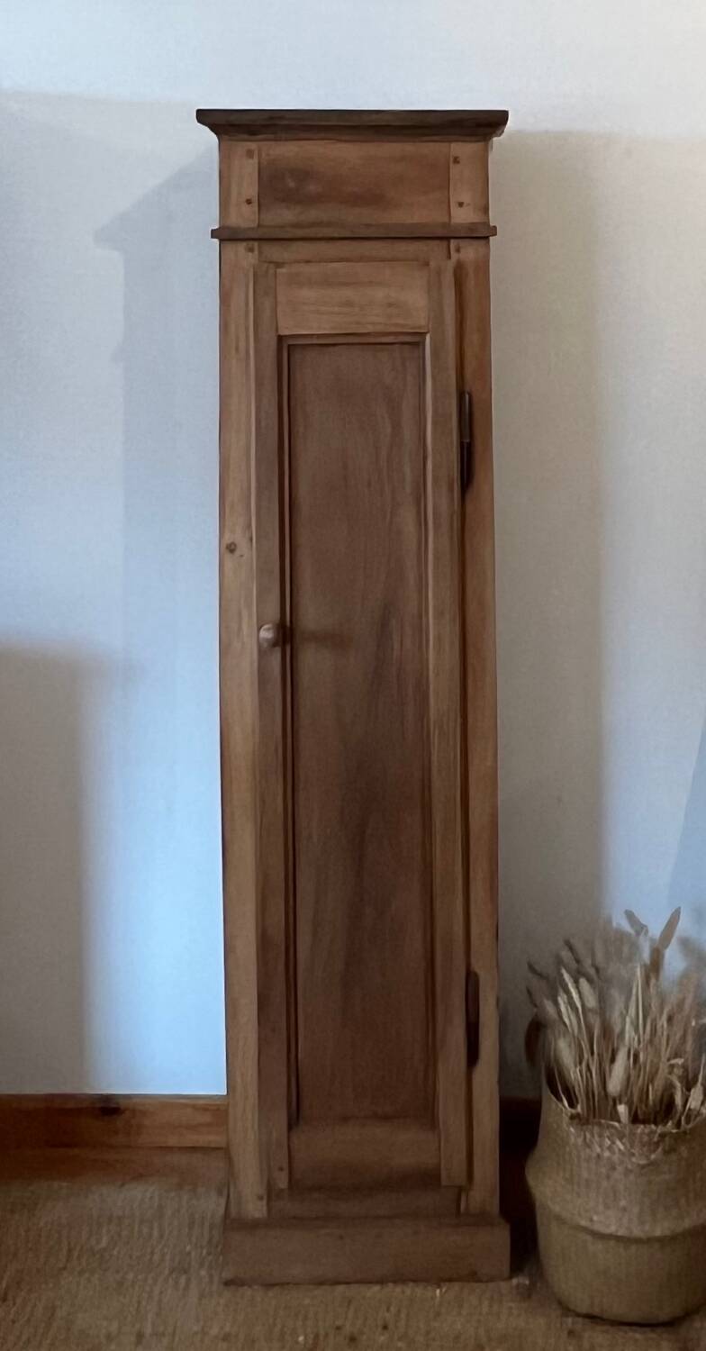 Small solid wood bonnet maker with a chic country feel