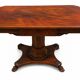 Table en Acajou avec moulure