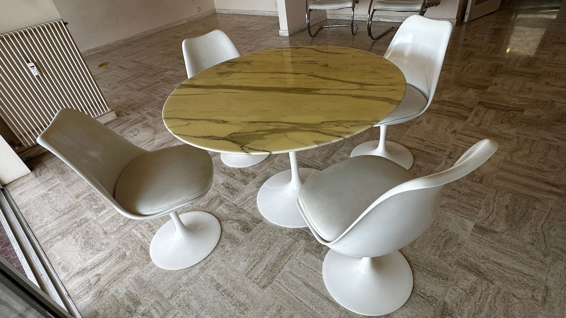 A complete marble table with tulip design for Knoll Saarinen.