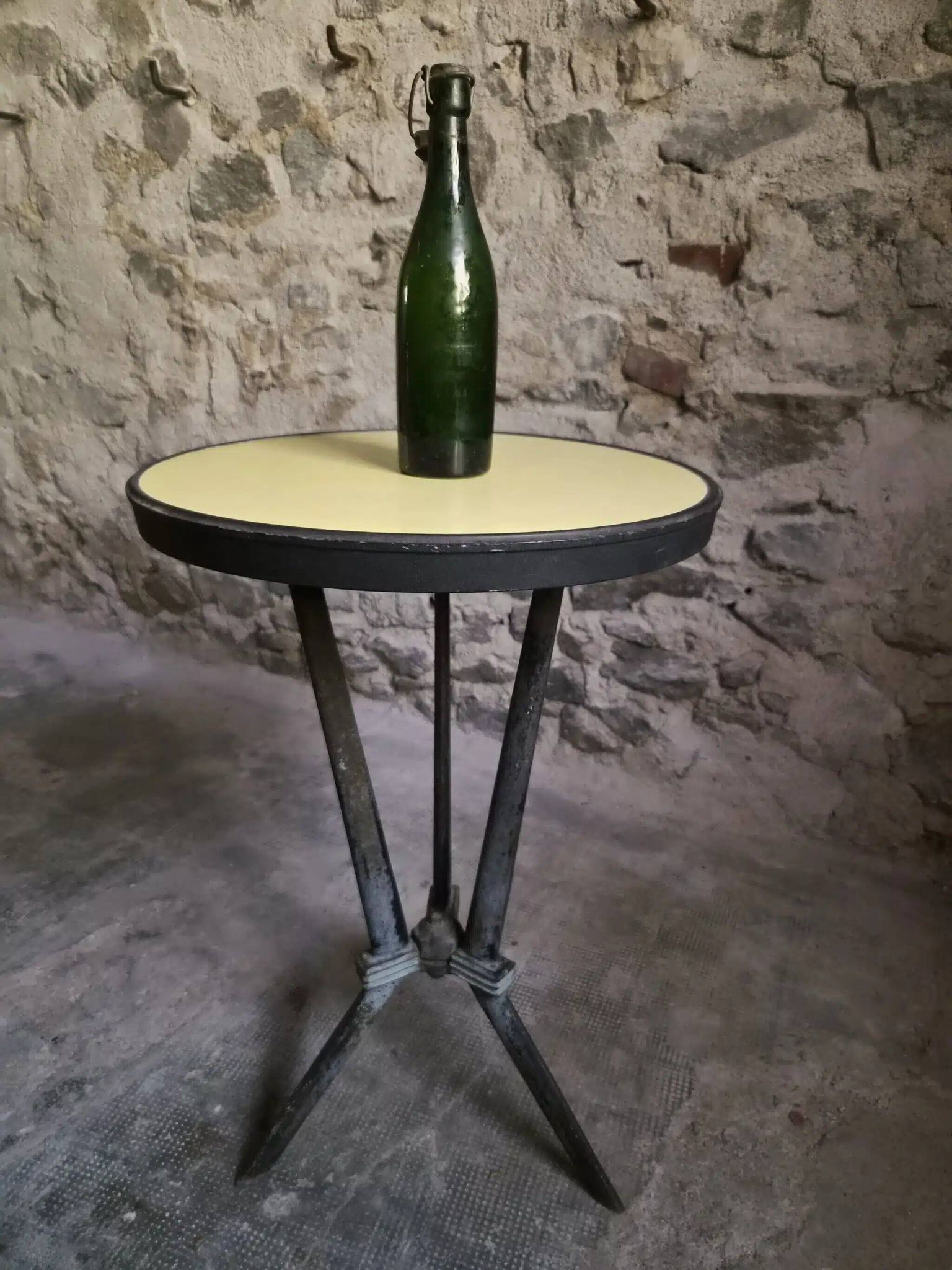 Table bistrot Art déco française REX avec plateau en bakélite, vers 1930