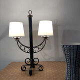 Lampe à poser, fer forgé patiné, années 50.