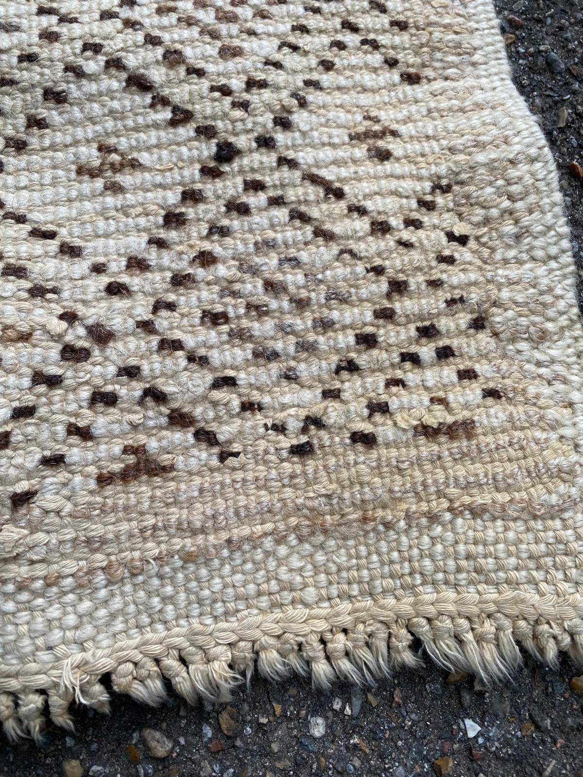 Persian rug in knotted wool beige flower 170x90