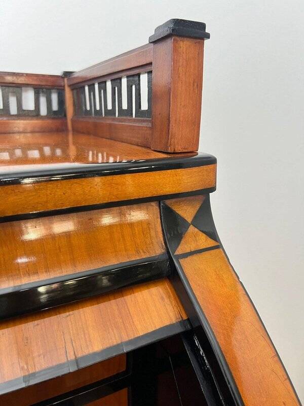 Biedermeier Roll-Top Desk in Cherry Veneer and Brass, 1820